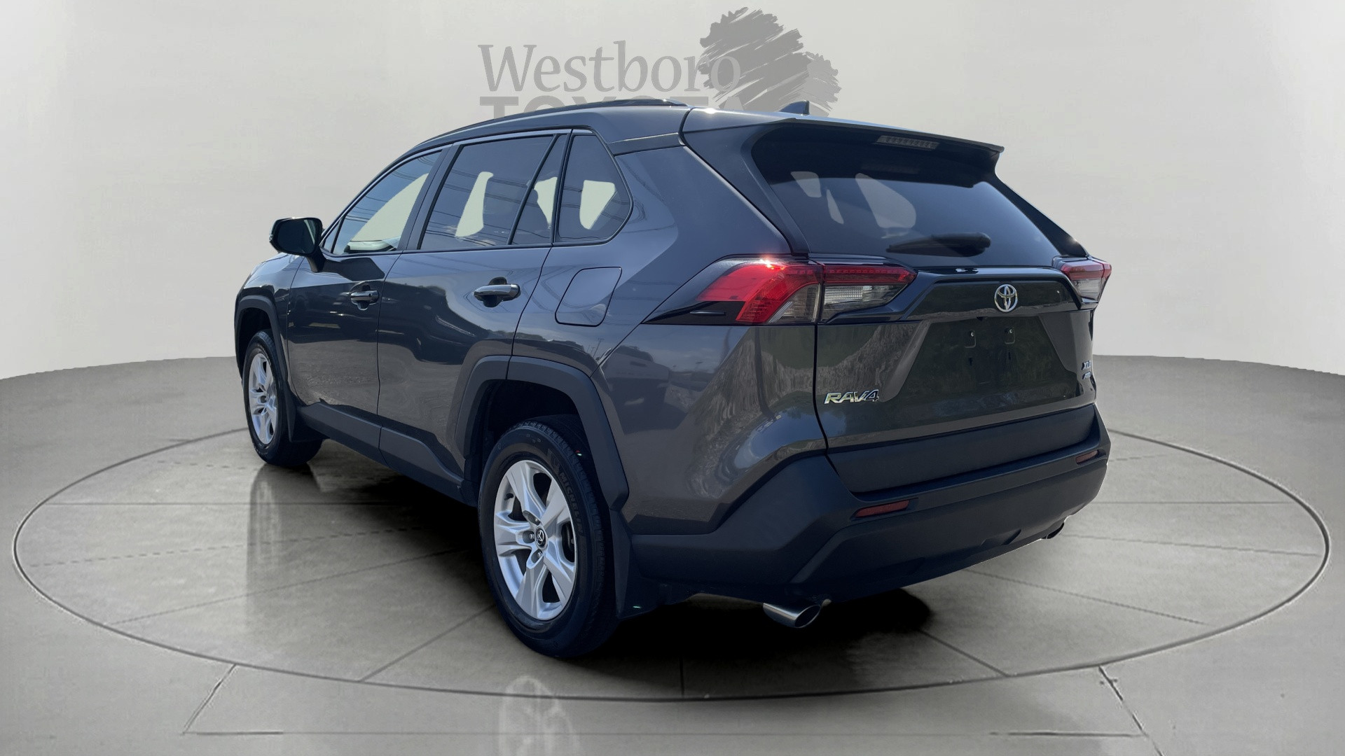 2021 Toyota RAV4 XLE photo 2
