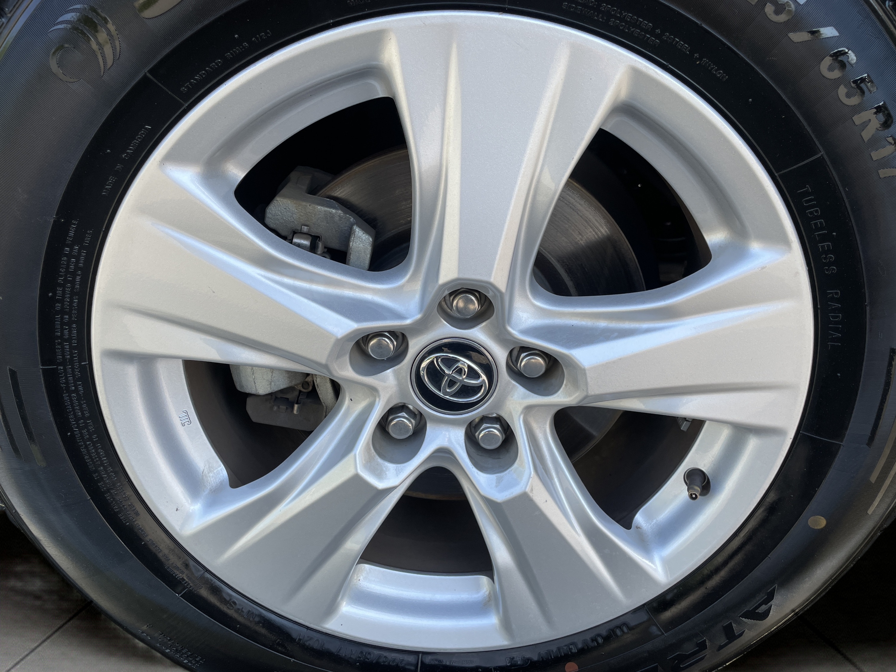 2021 Toyota RAV4 XLE photo 11