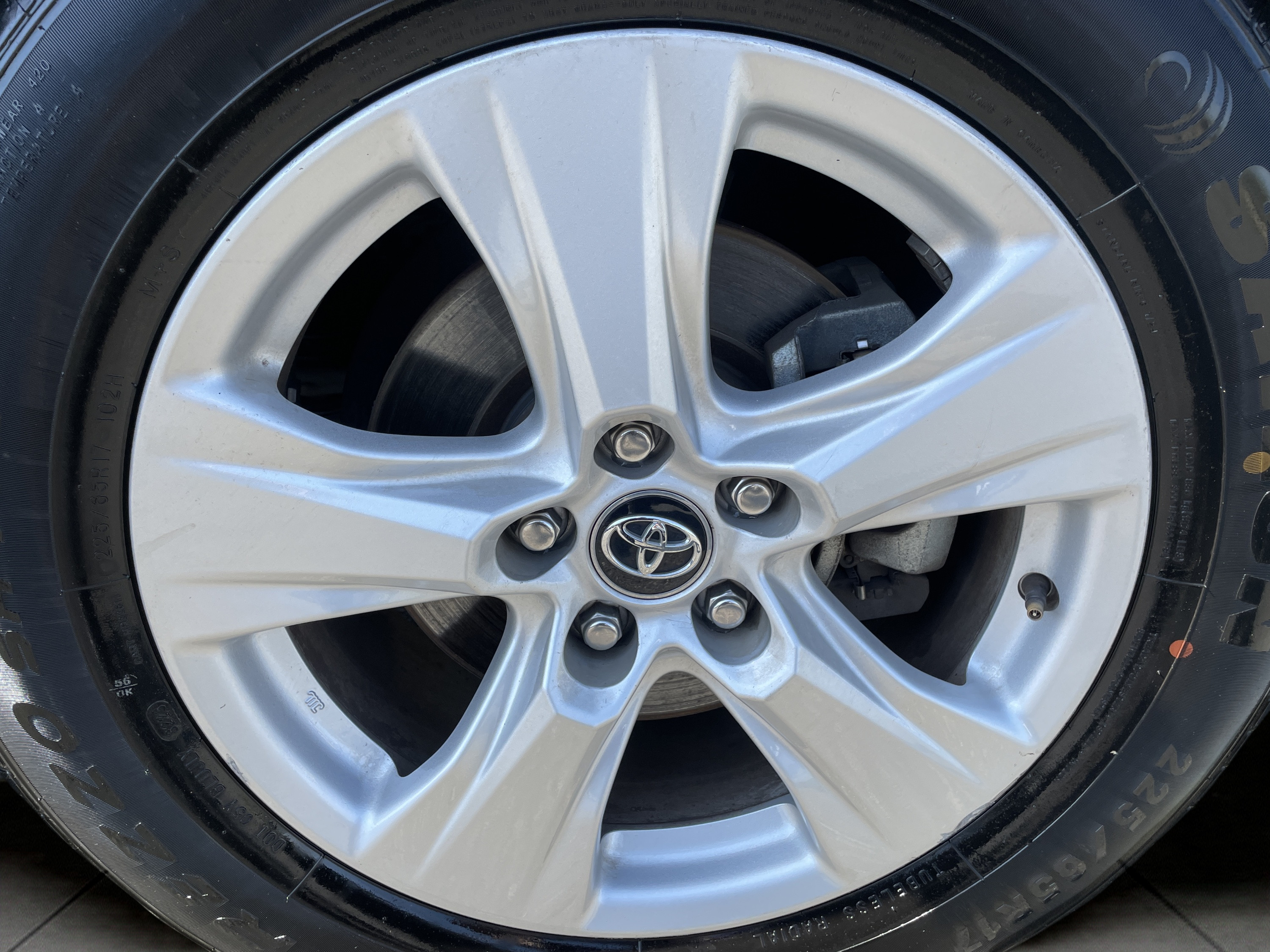 2021 Toyota RAV4 XLE photo 10