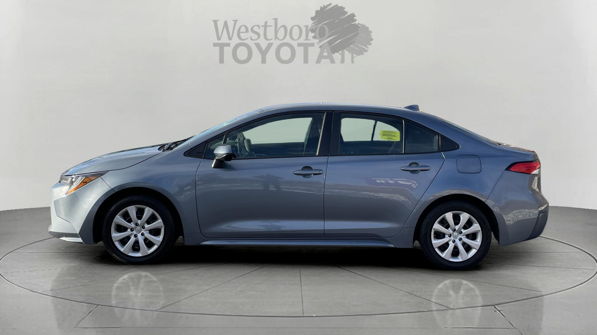 2021 Toyota Corolla LE photo 3