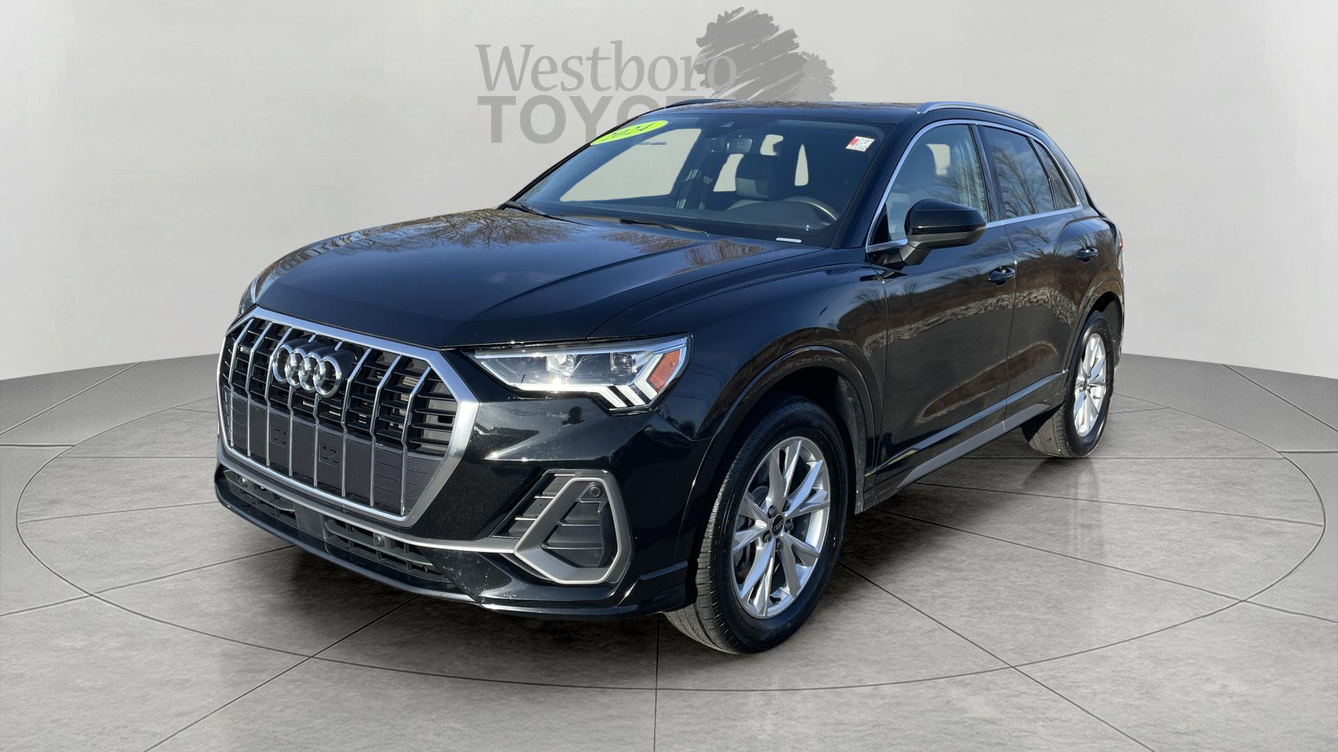 2024 Audi Q3 S line Premium photo 2