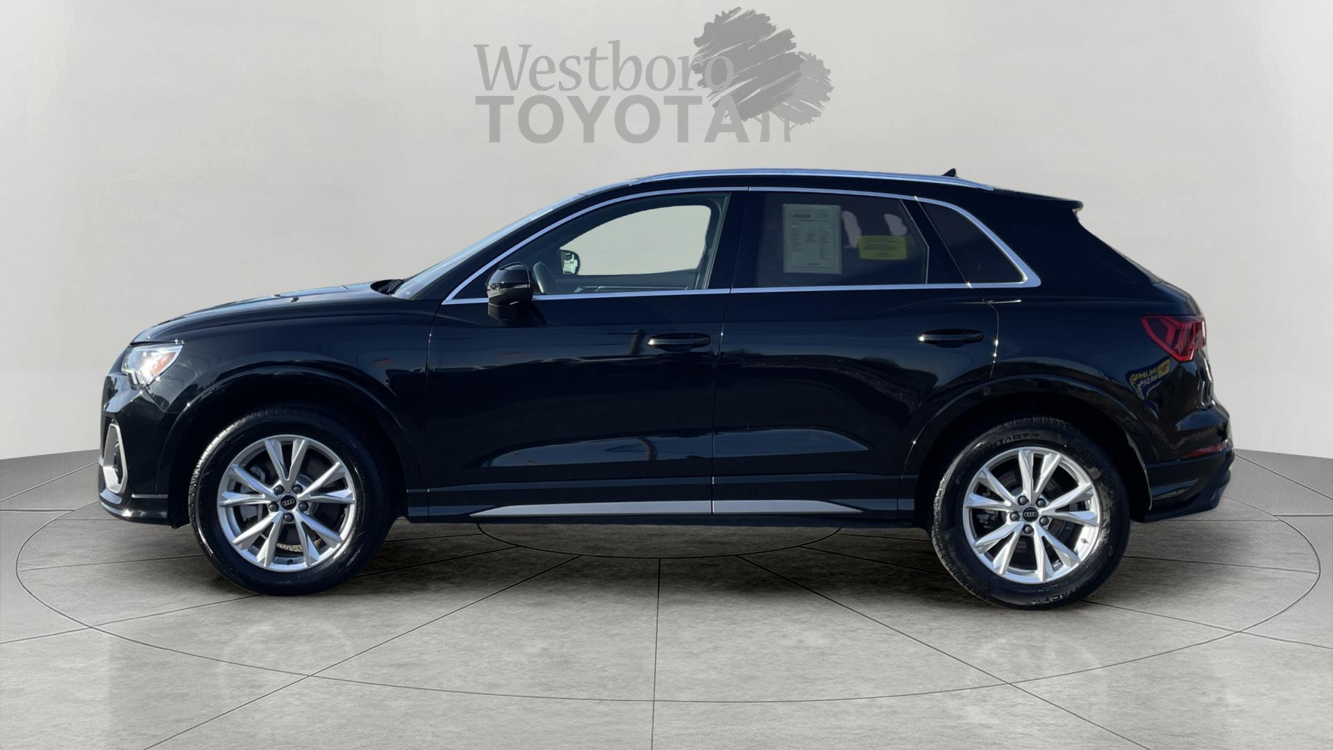 2024 Audi Q3 S line Premium photo 3