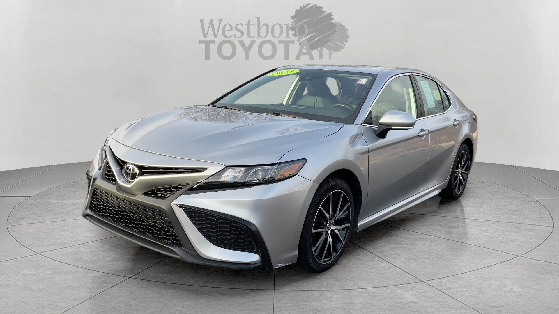 2023 Toyota Camry SE photo 3