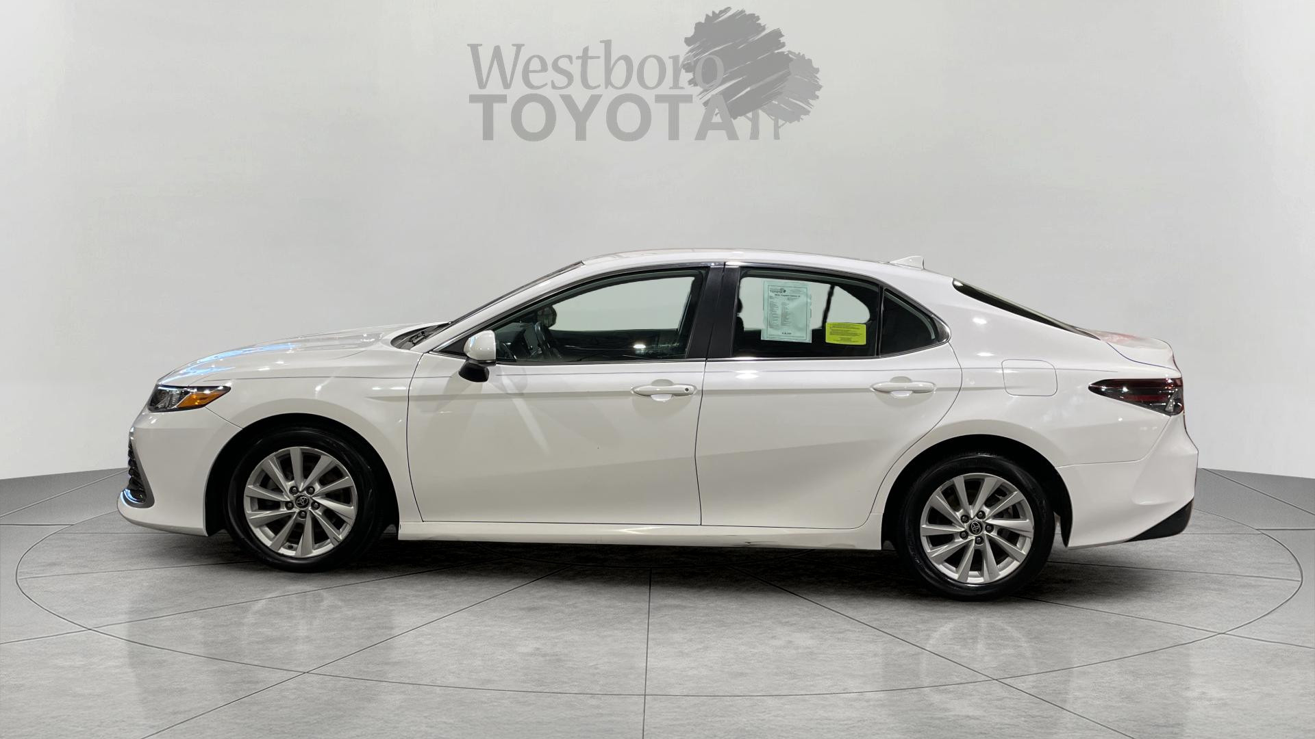 2021 Toyota Camry LE photo 4
