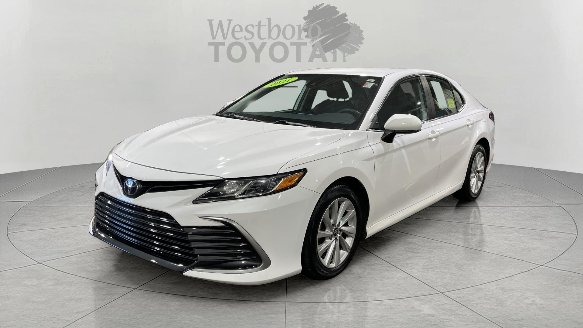 2021 Toyota Camry LE photo 3