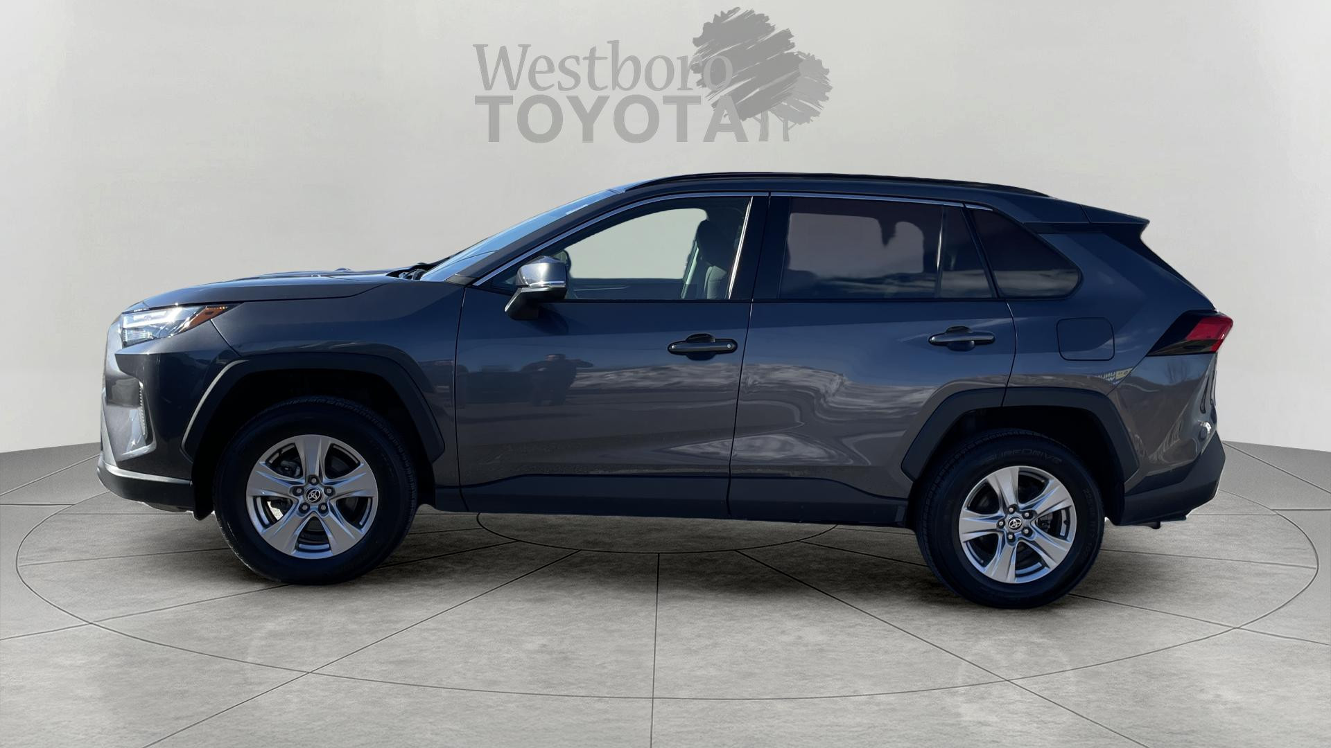 2022 Toyota RAV4 XLE photo 4