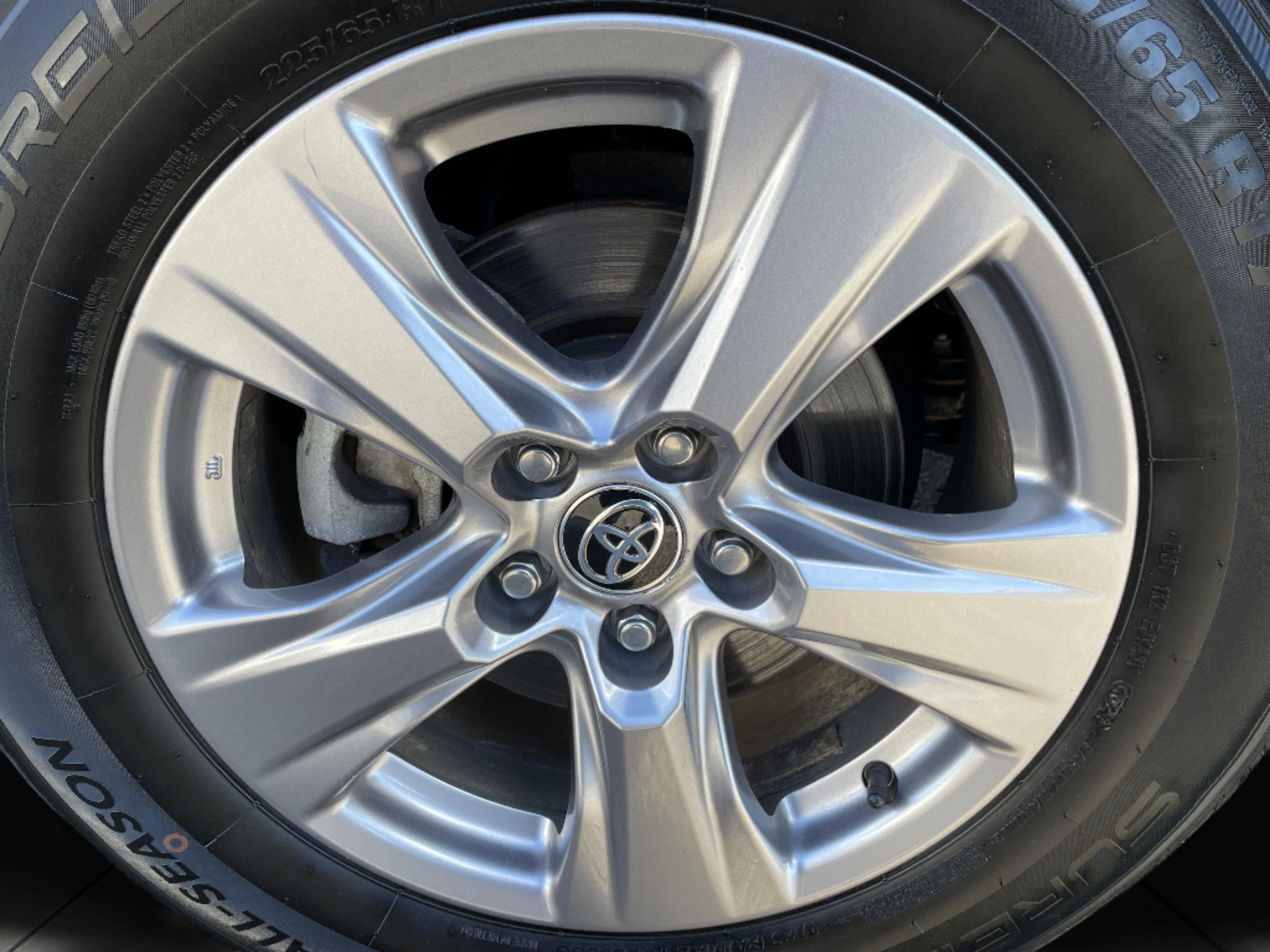 2022 Toyota RAV4 XLE photo 13