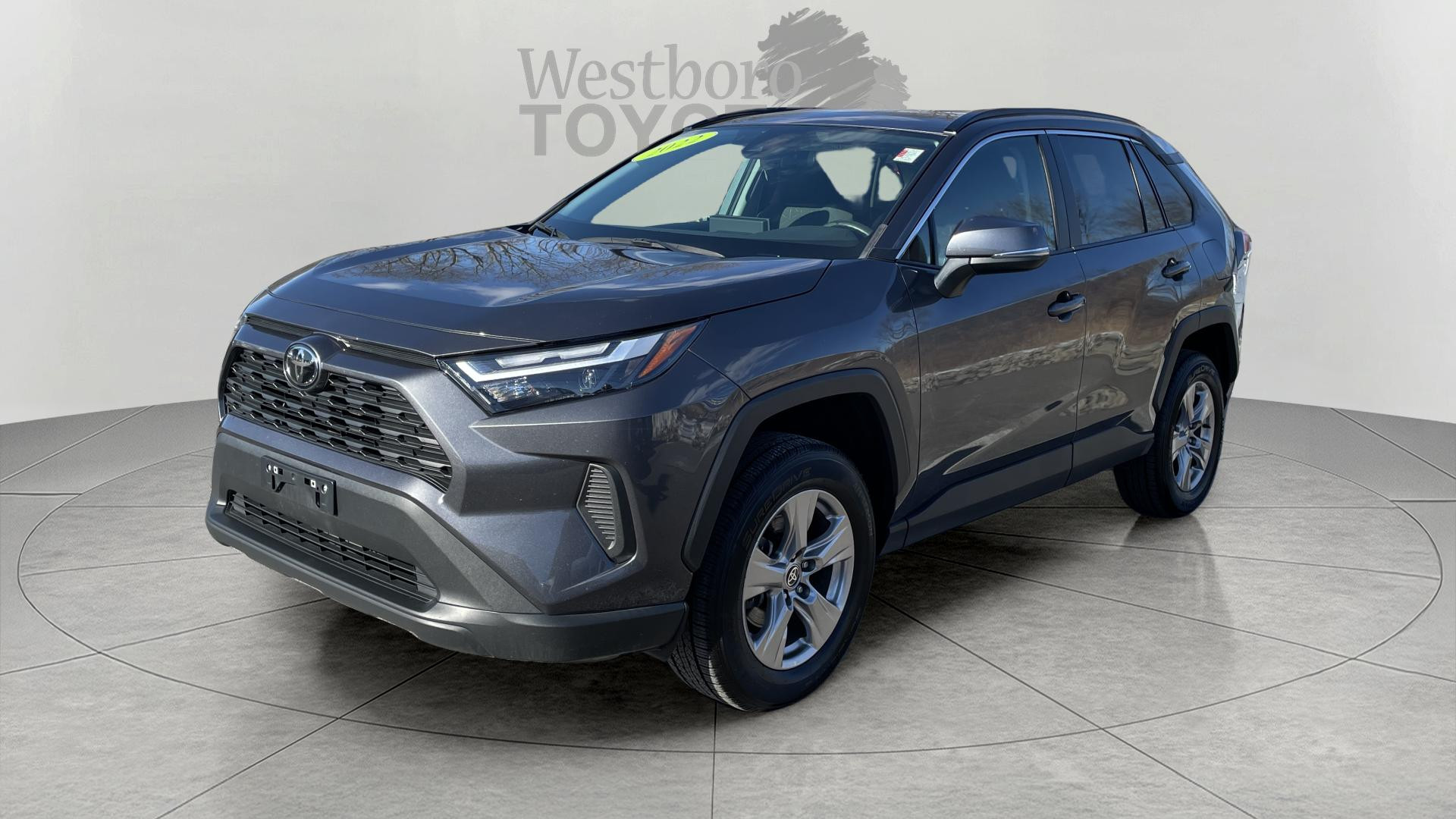 2022 Toyota RAV4 XLE photo 3