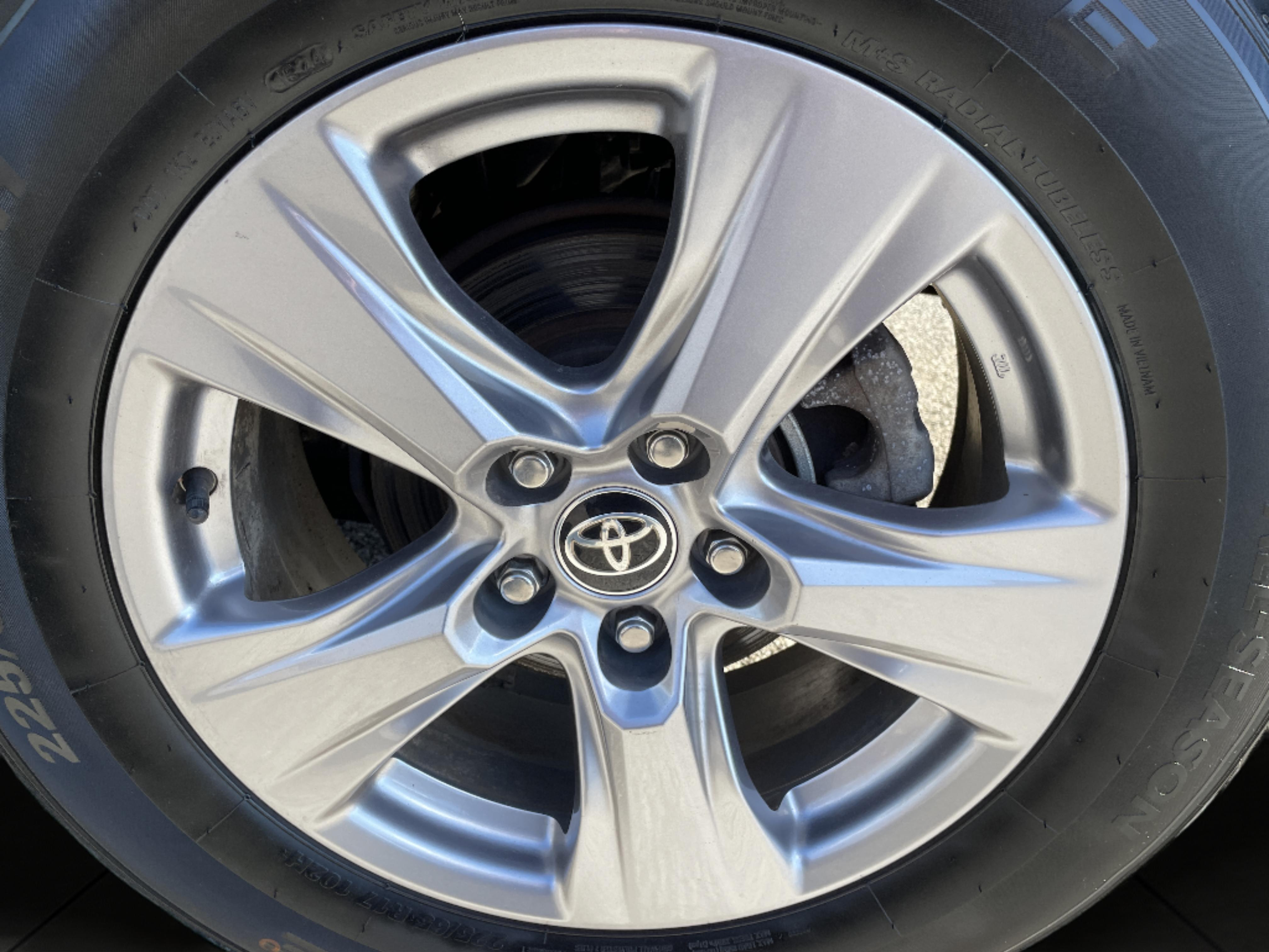 2022 Toyota RAV4 XLE photo 11