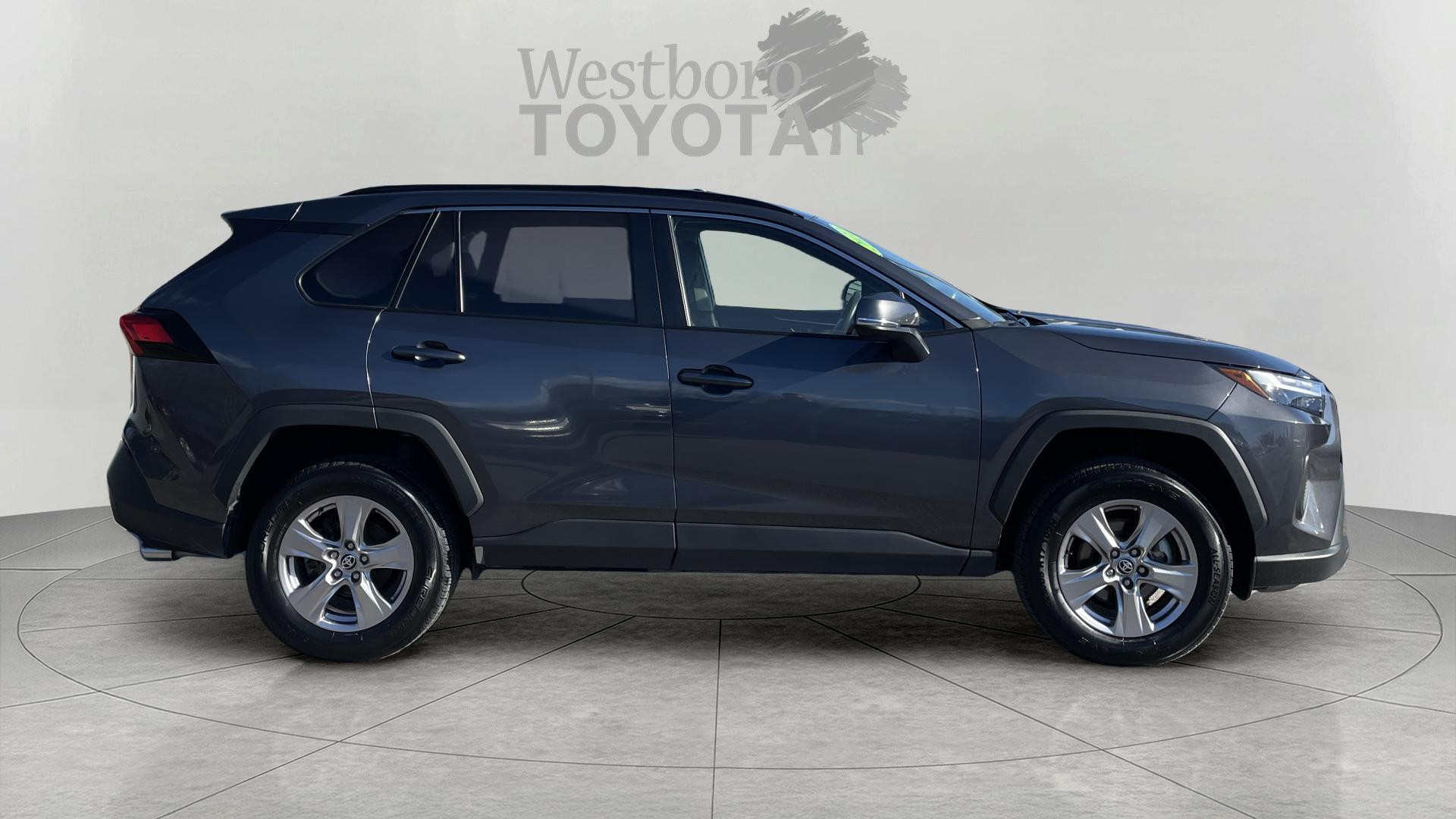 2022 Toyota RAV4 XLE photo 8