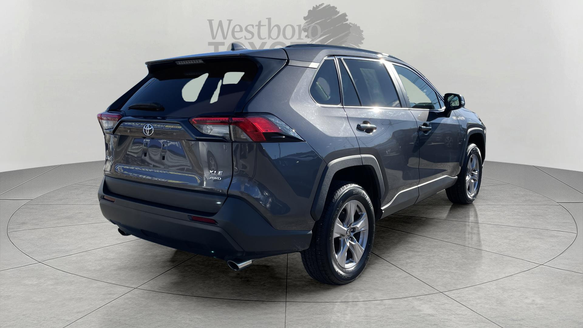 2022 Toyota RAV4 XLE photo 7