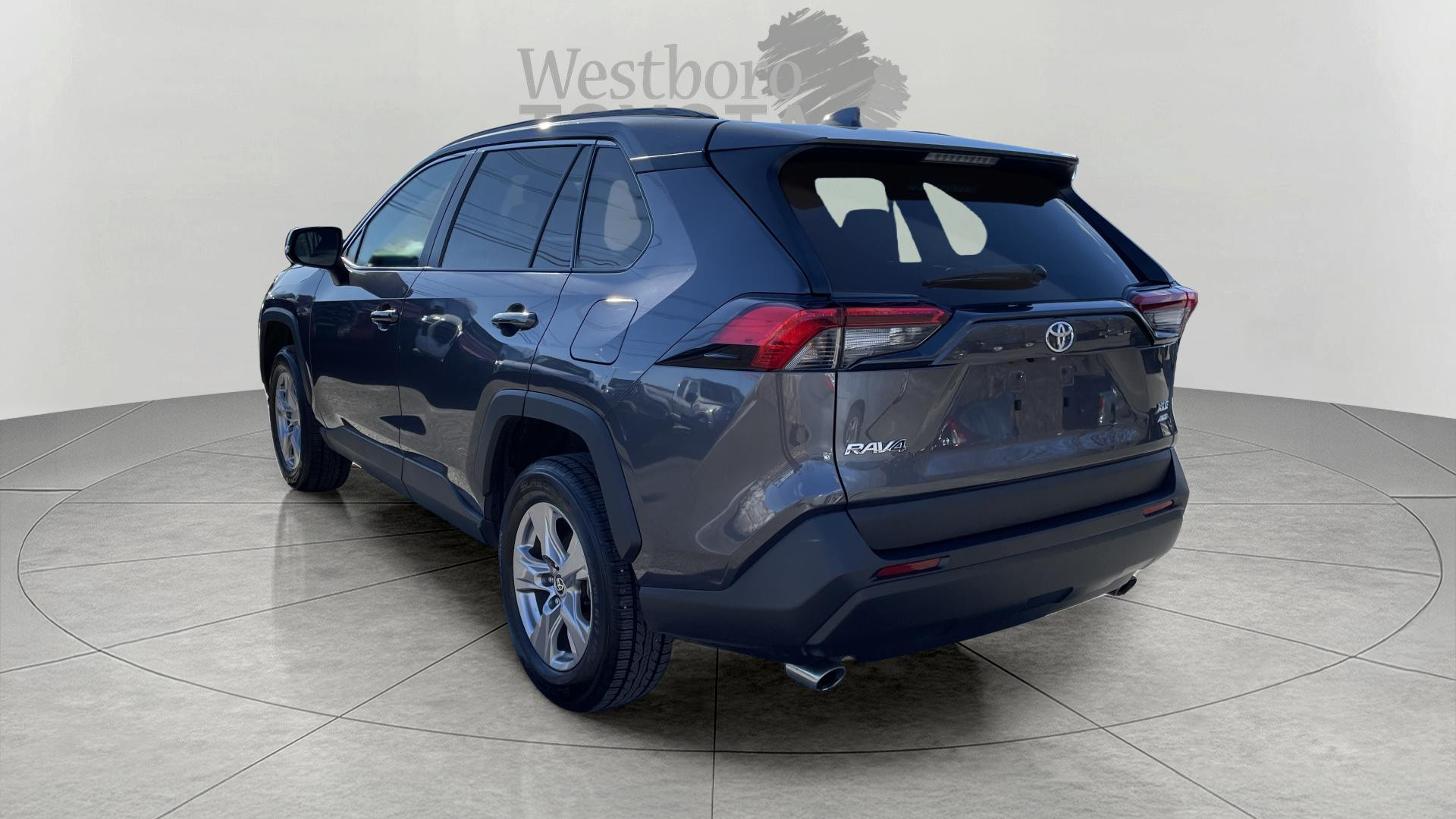 2022 Toyota RAV4 XLE photo 5