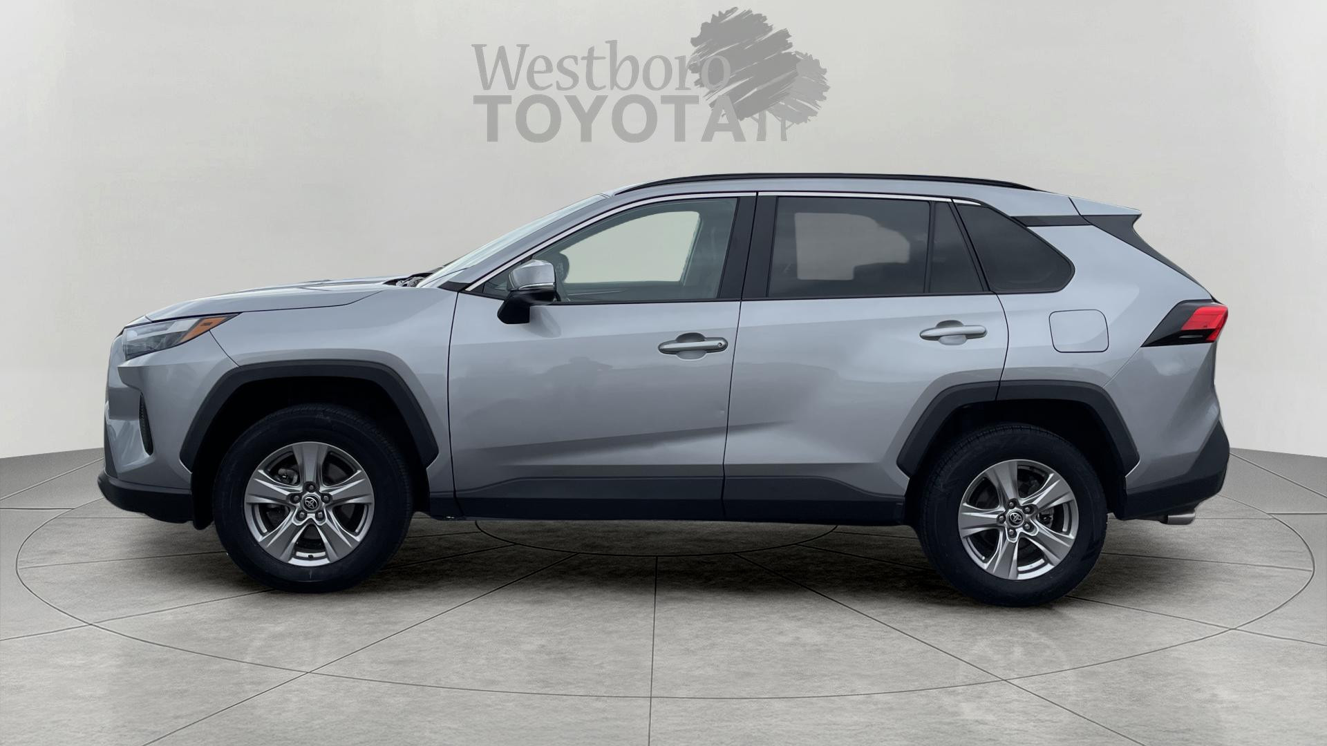 2022 Toyota RAV4 XLE photo 4