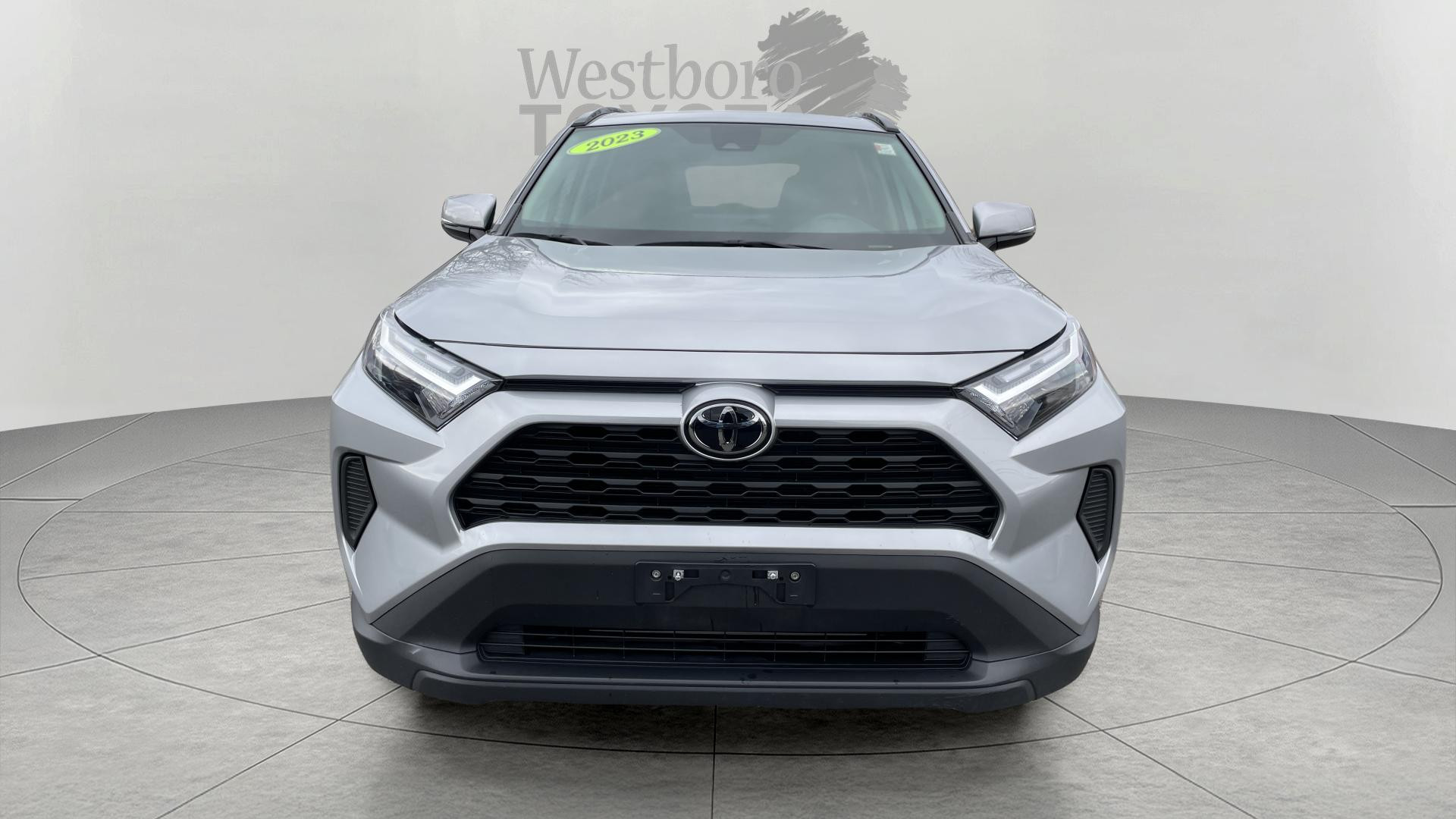 2022 Toyota RAV4 XLE photo 2