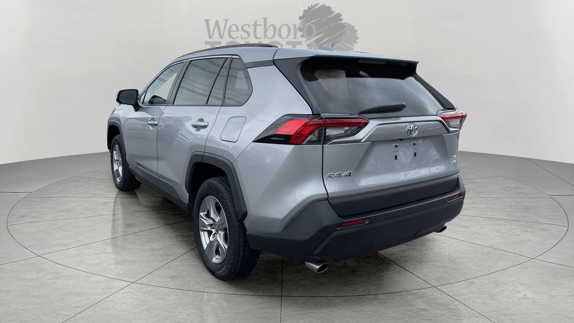 2022 Toyota RAV4 XLE photo 5