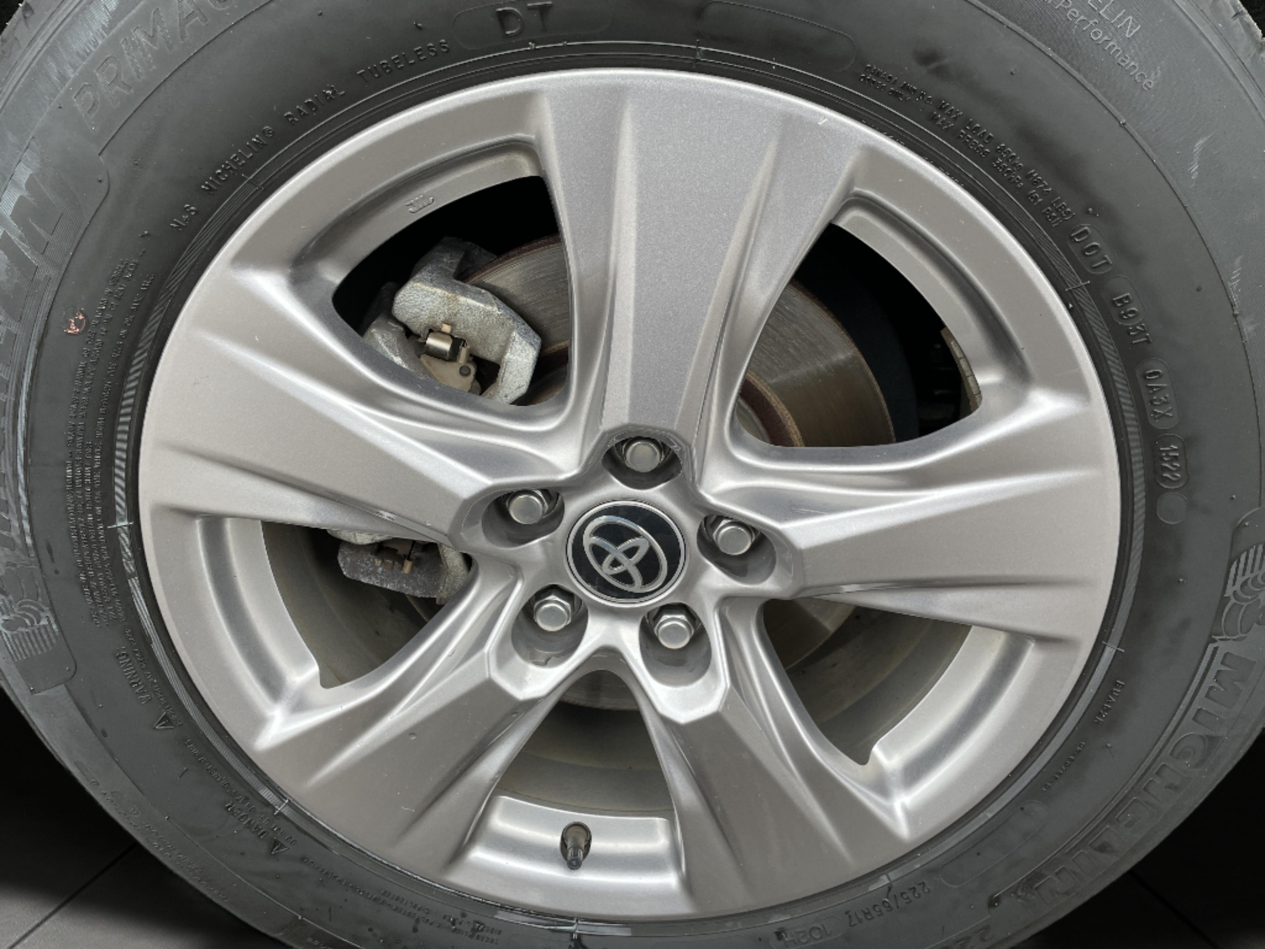 2022 Toyota RAV4 XLE photo 12