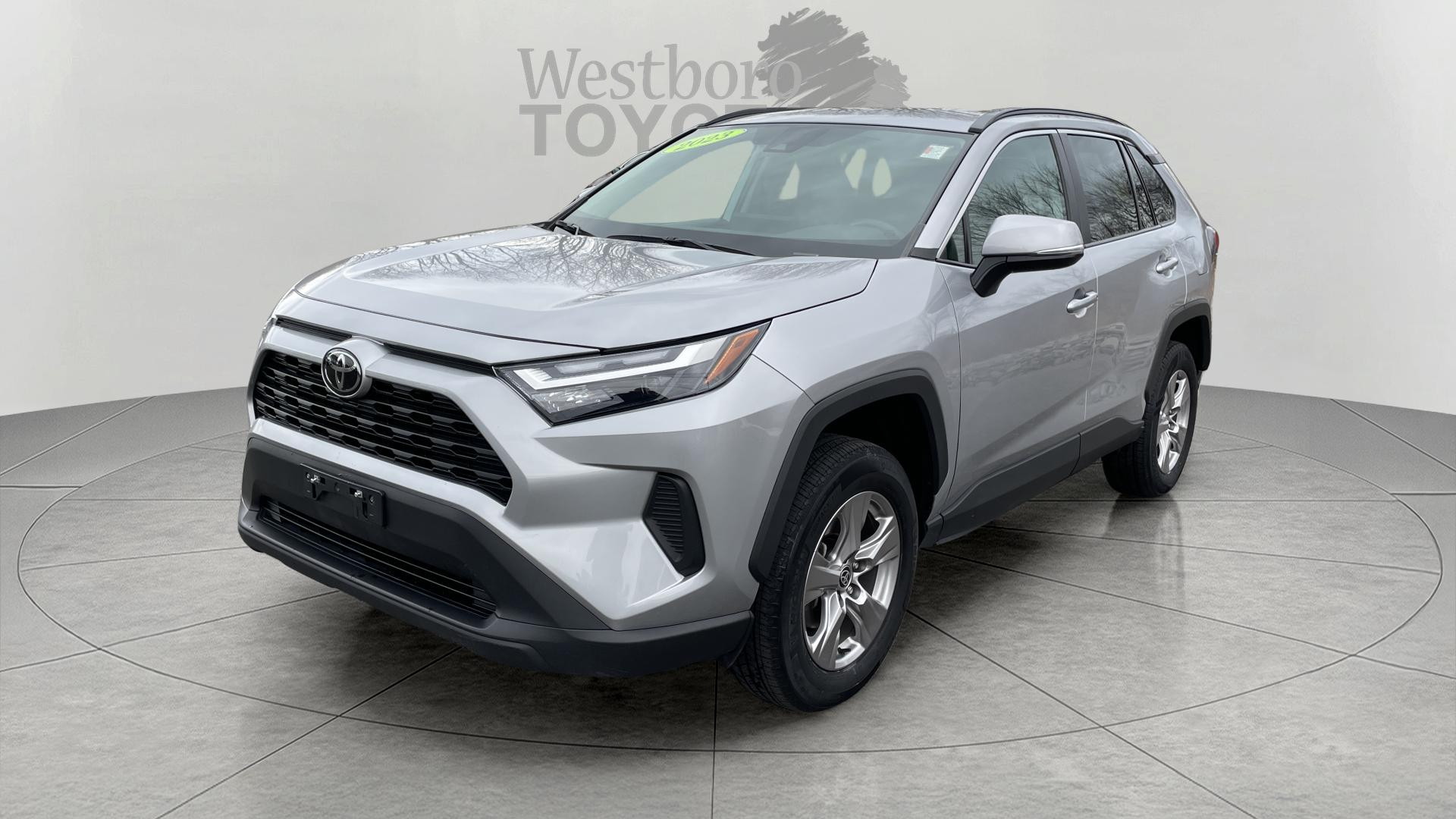 2022 Toyota RAV4 XLE photo 3