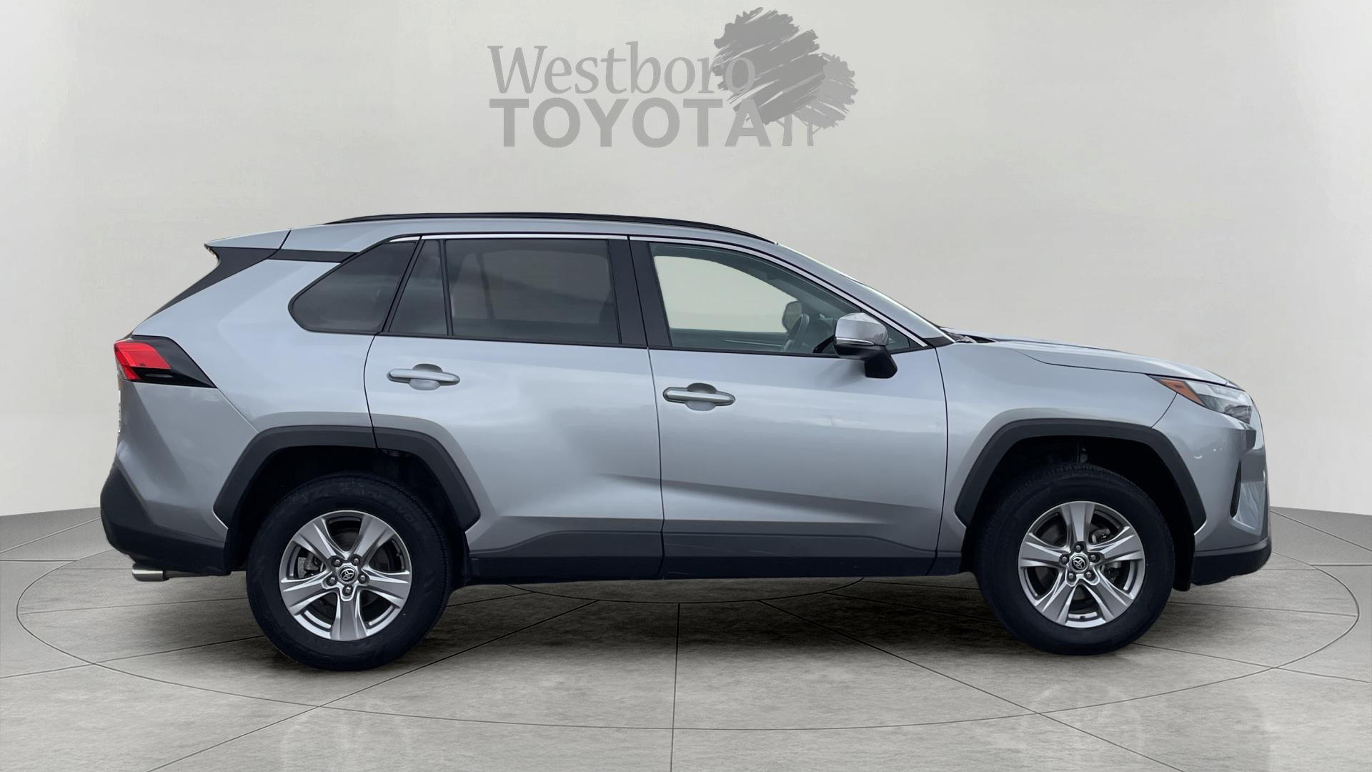 2022 Toyota RAV4 XLE photo 8