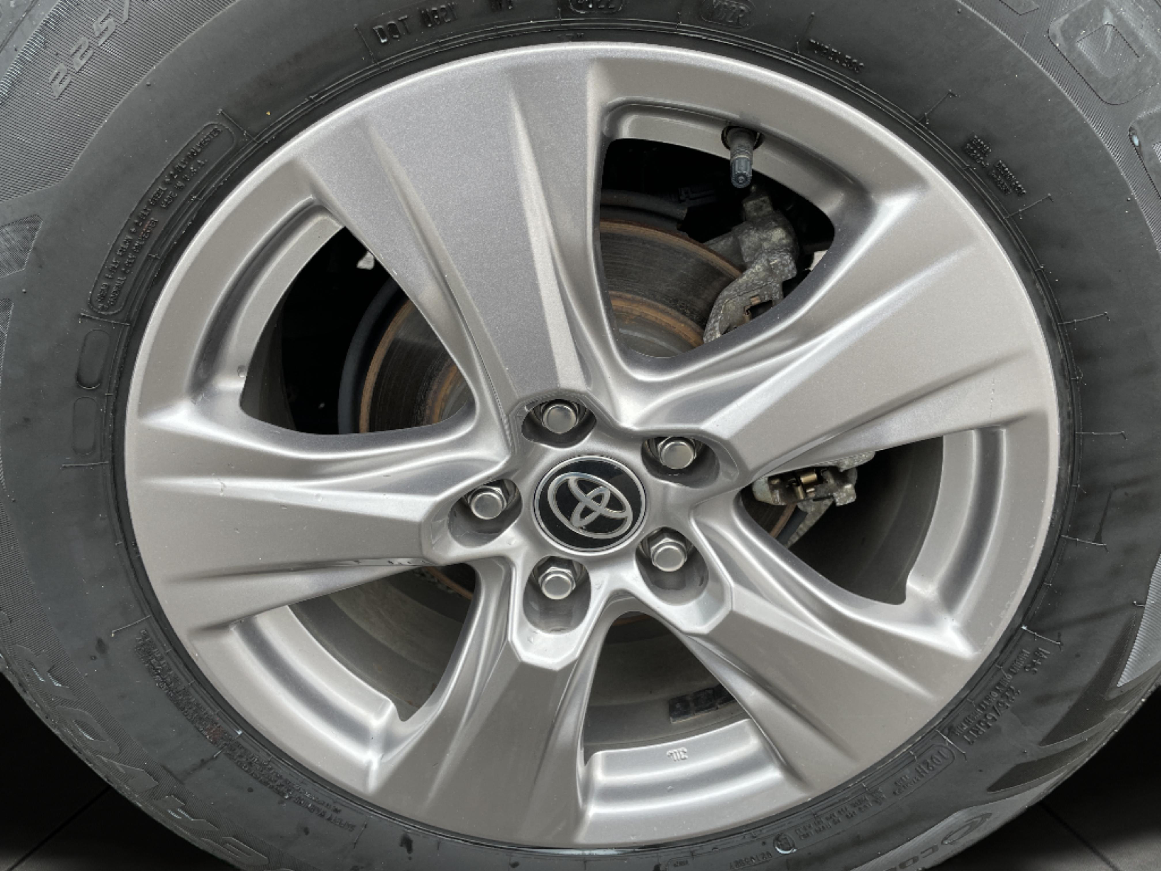 2022 Toyota RAV4 XLE photo 11