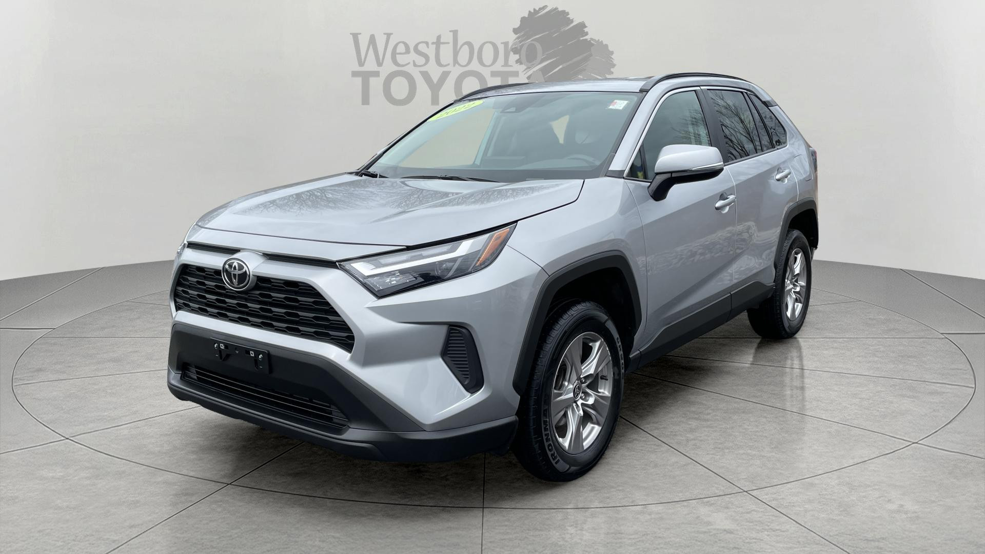 2022 Toyota RAV4 XLE photo 3