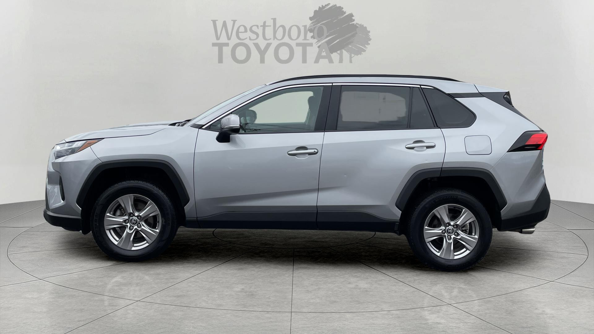 2022 Toyota RAV4 XLE photo 4