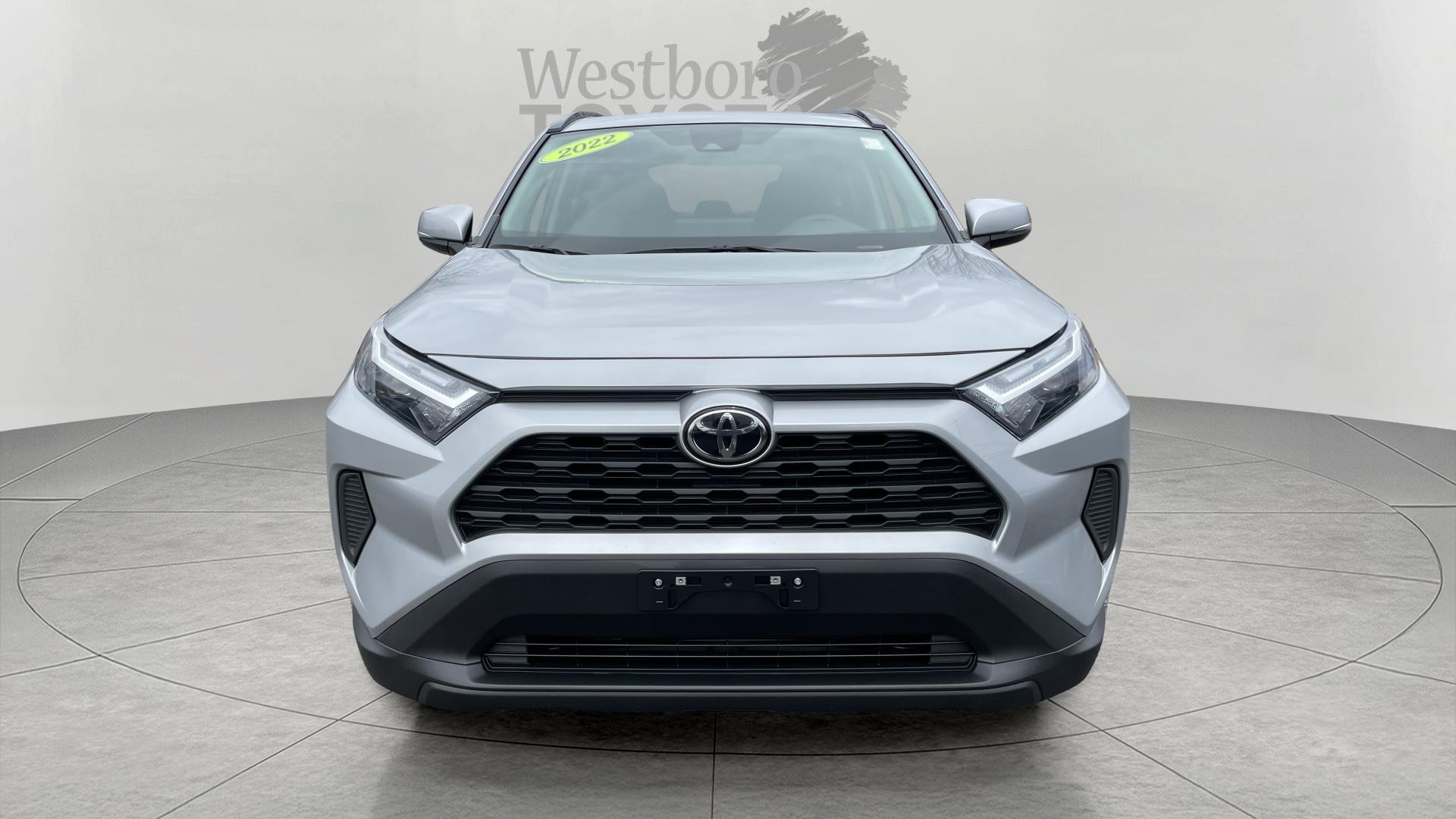 2022 Toyota RAV4 XLE photo 2