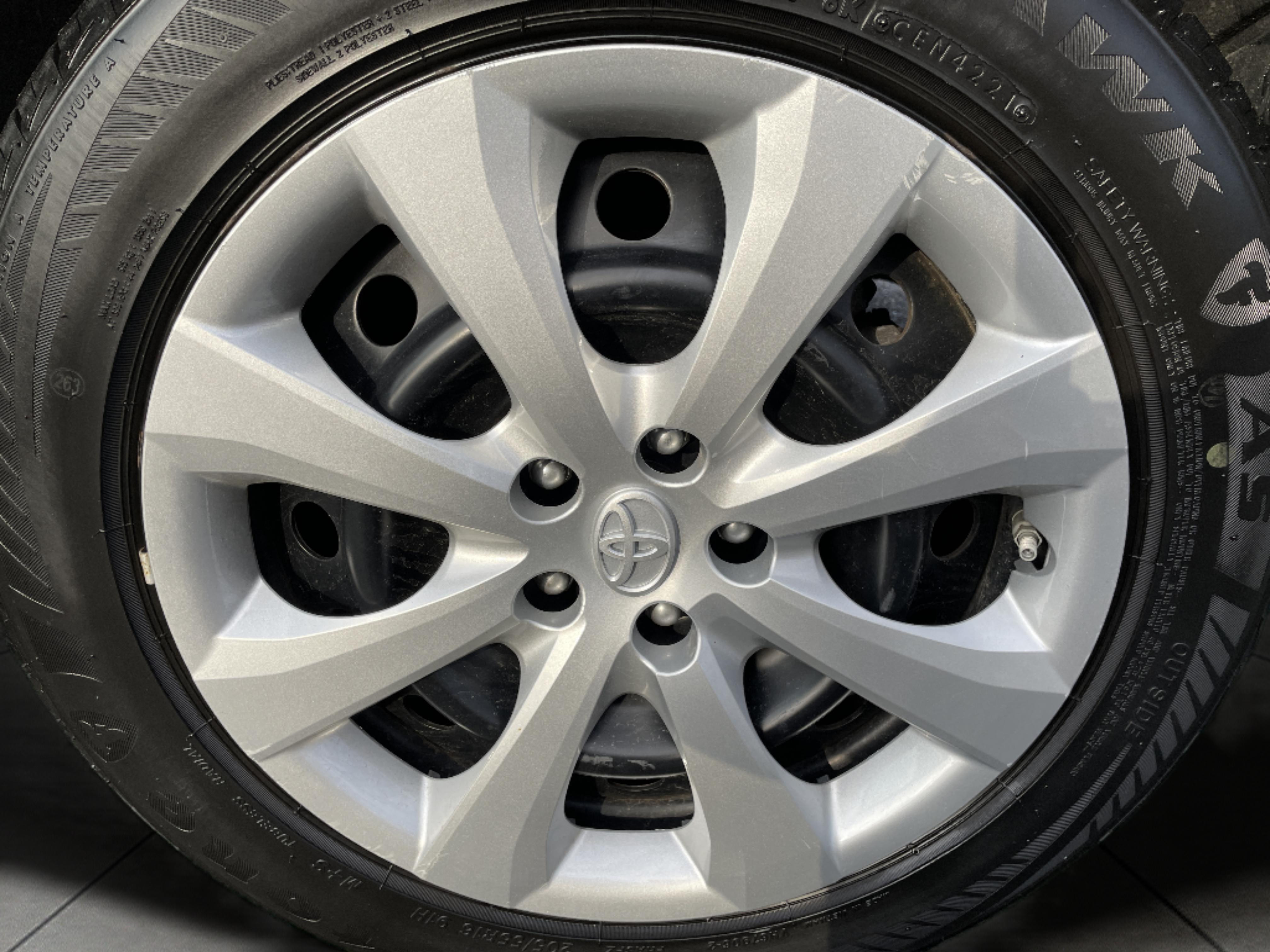 2021 Toyota Corolla LE photo 10