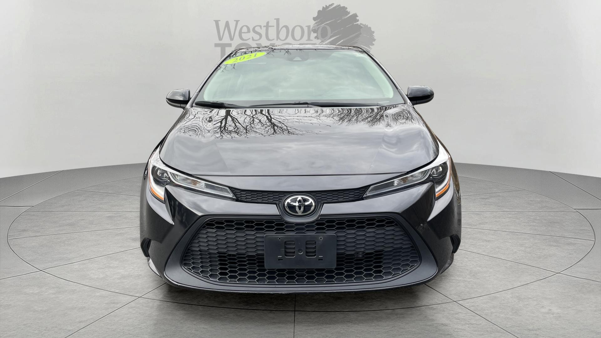 2021 Toyota Corolla LE photo 2