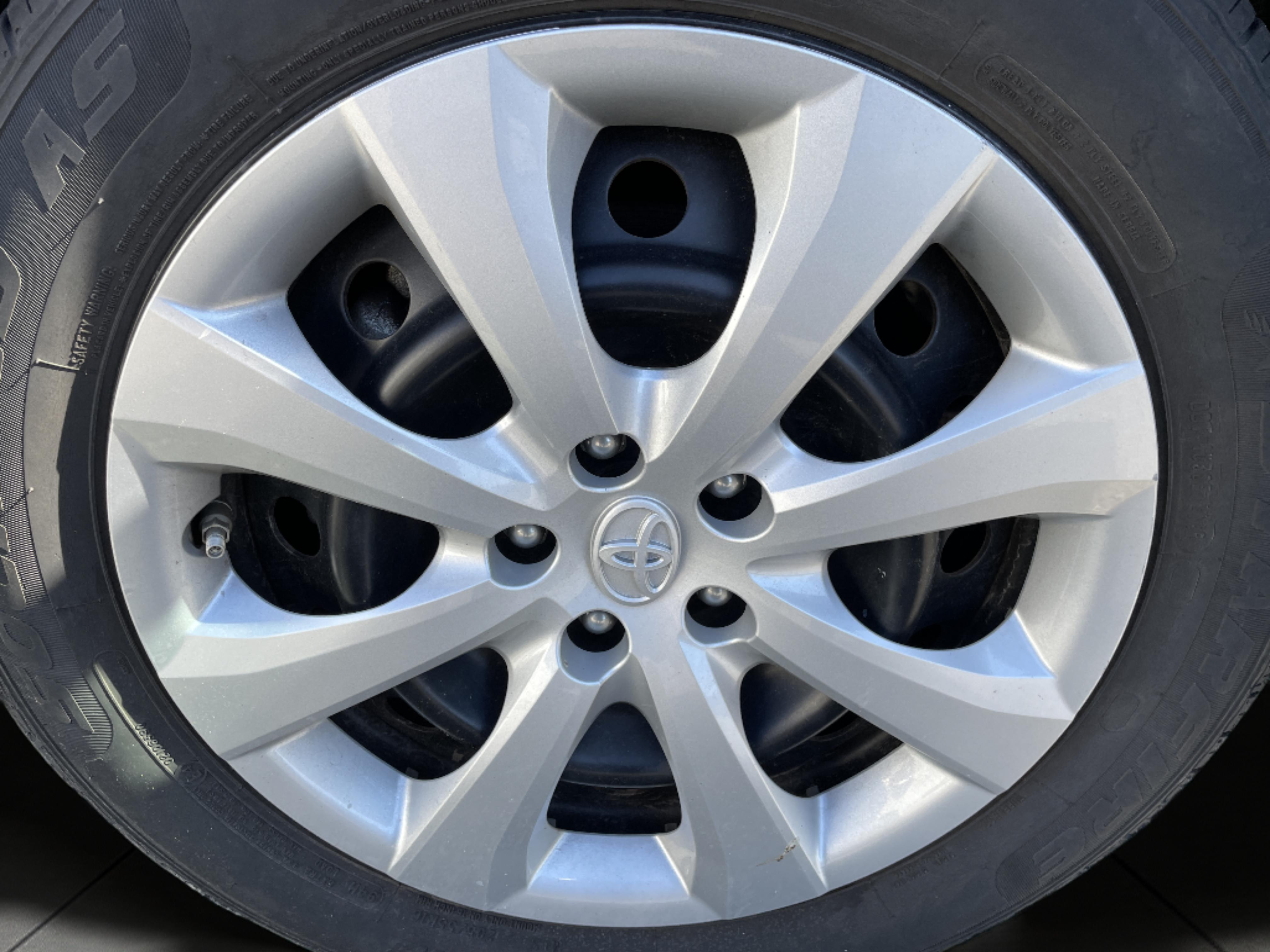 2022 Toyota Corolla LE photo 12