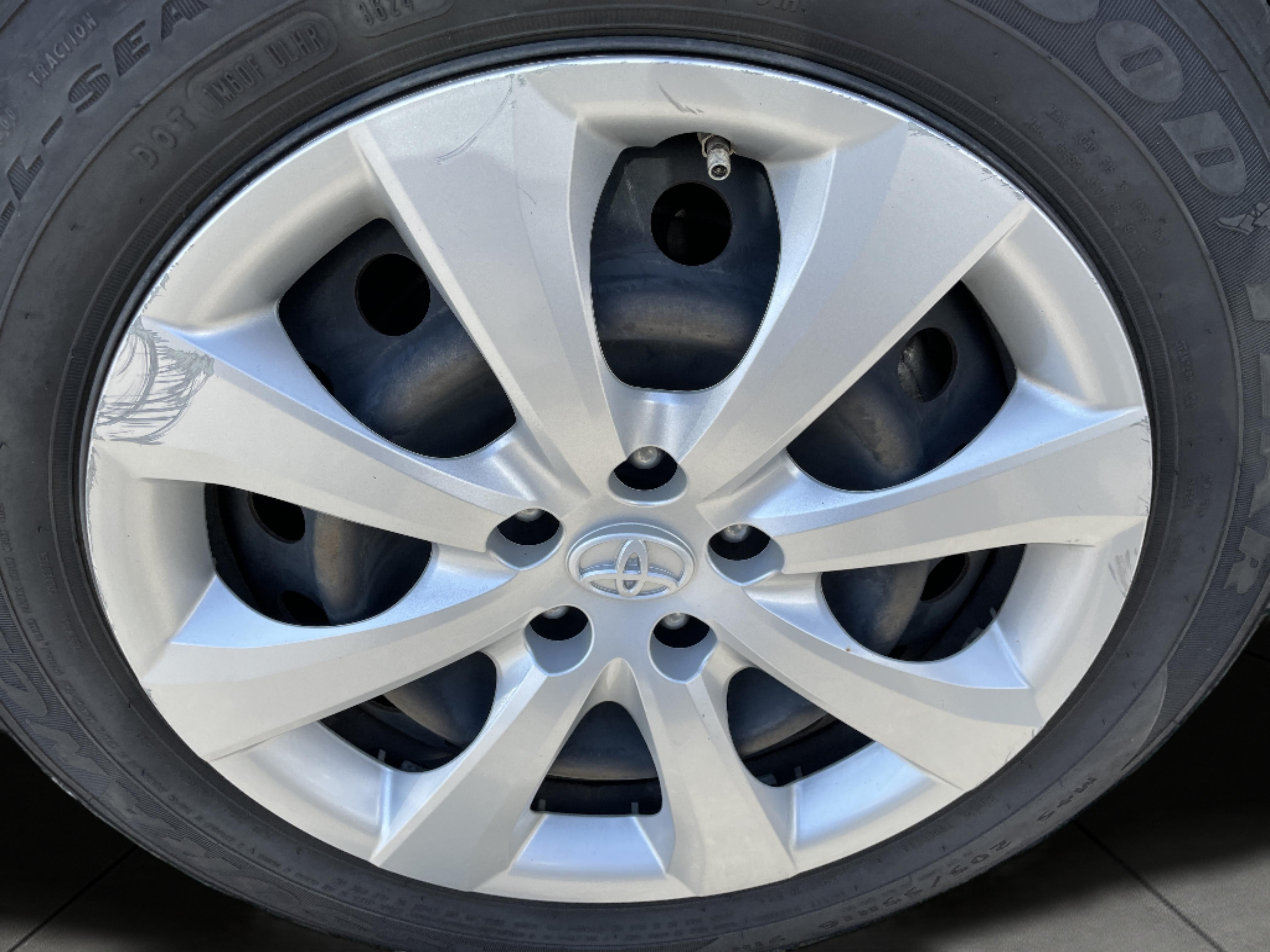 2021 Toyota Corolla LE photo 14