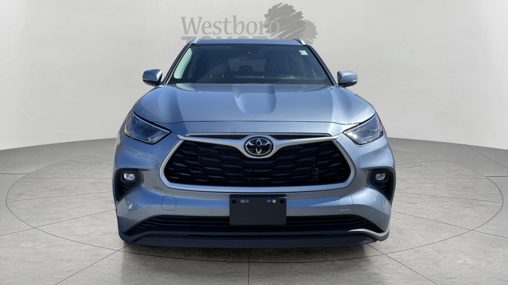 2023 Toyota Highlander XLE photo 2