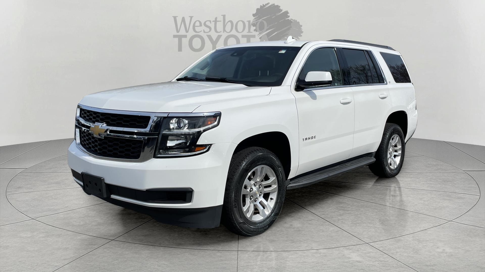2017 Chevrolet Tahoe LT photo 3