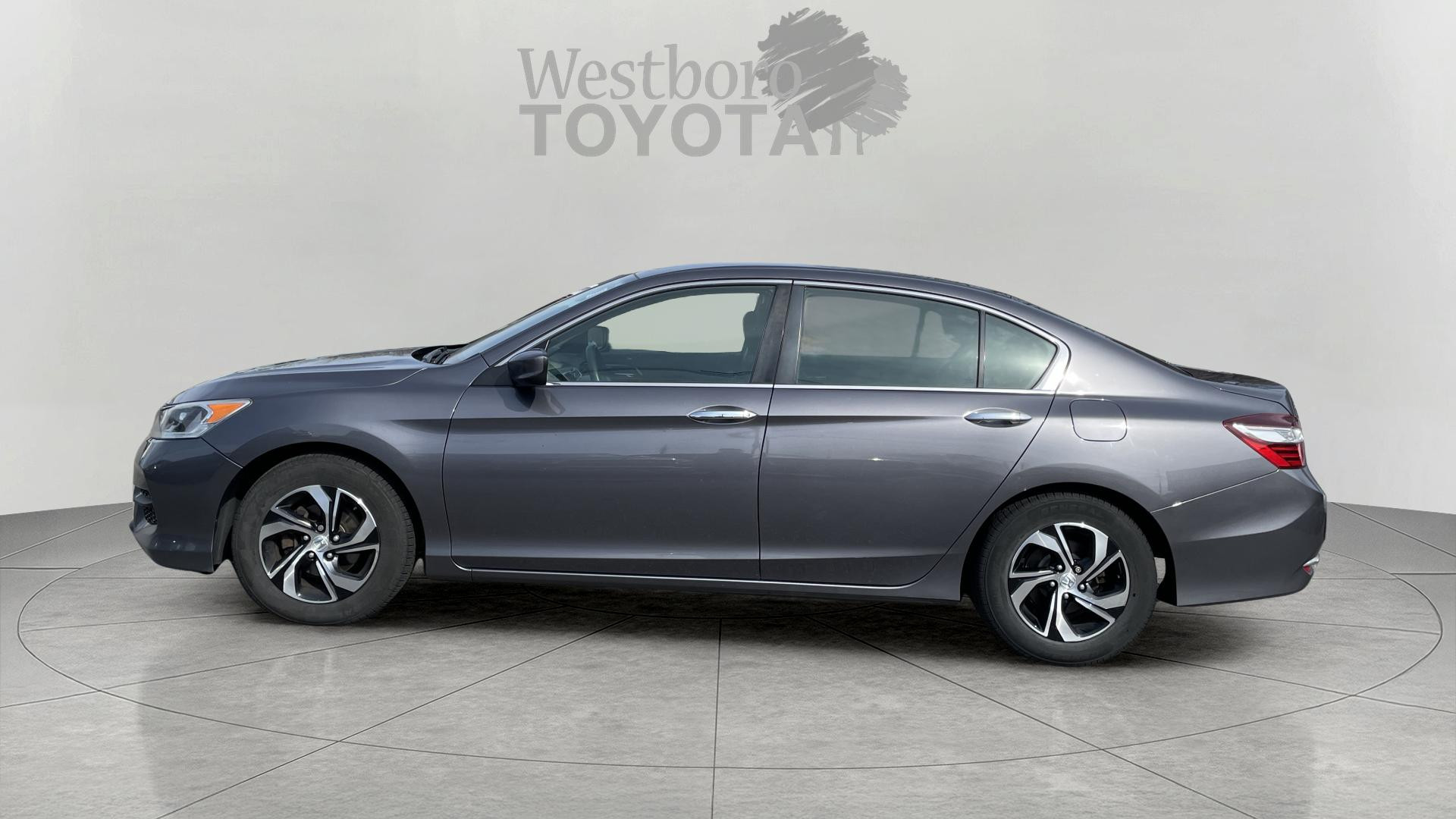 2017 Honda Accord LX photo 4