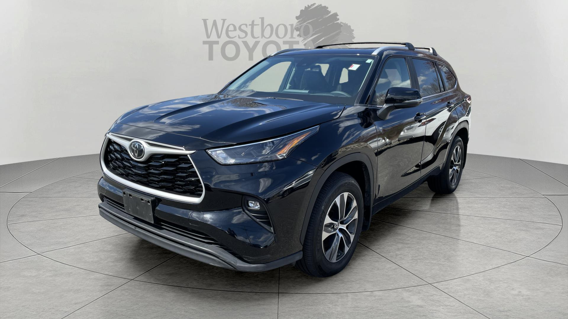 2023 Toyota Highlander XLE photo 3