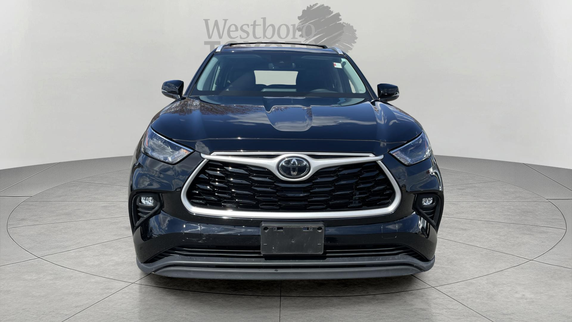 2023 Toyota Highlander XLE photo 2