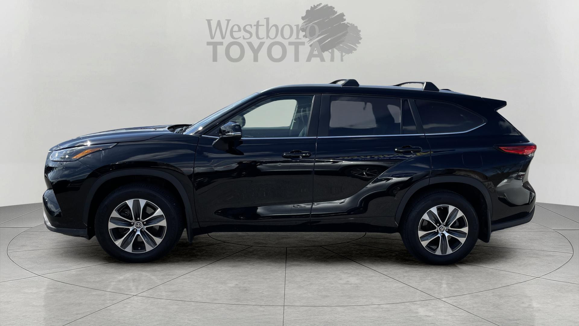 2023 Toyota Highlander XLE photo 4