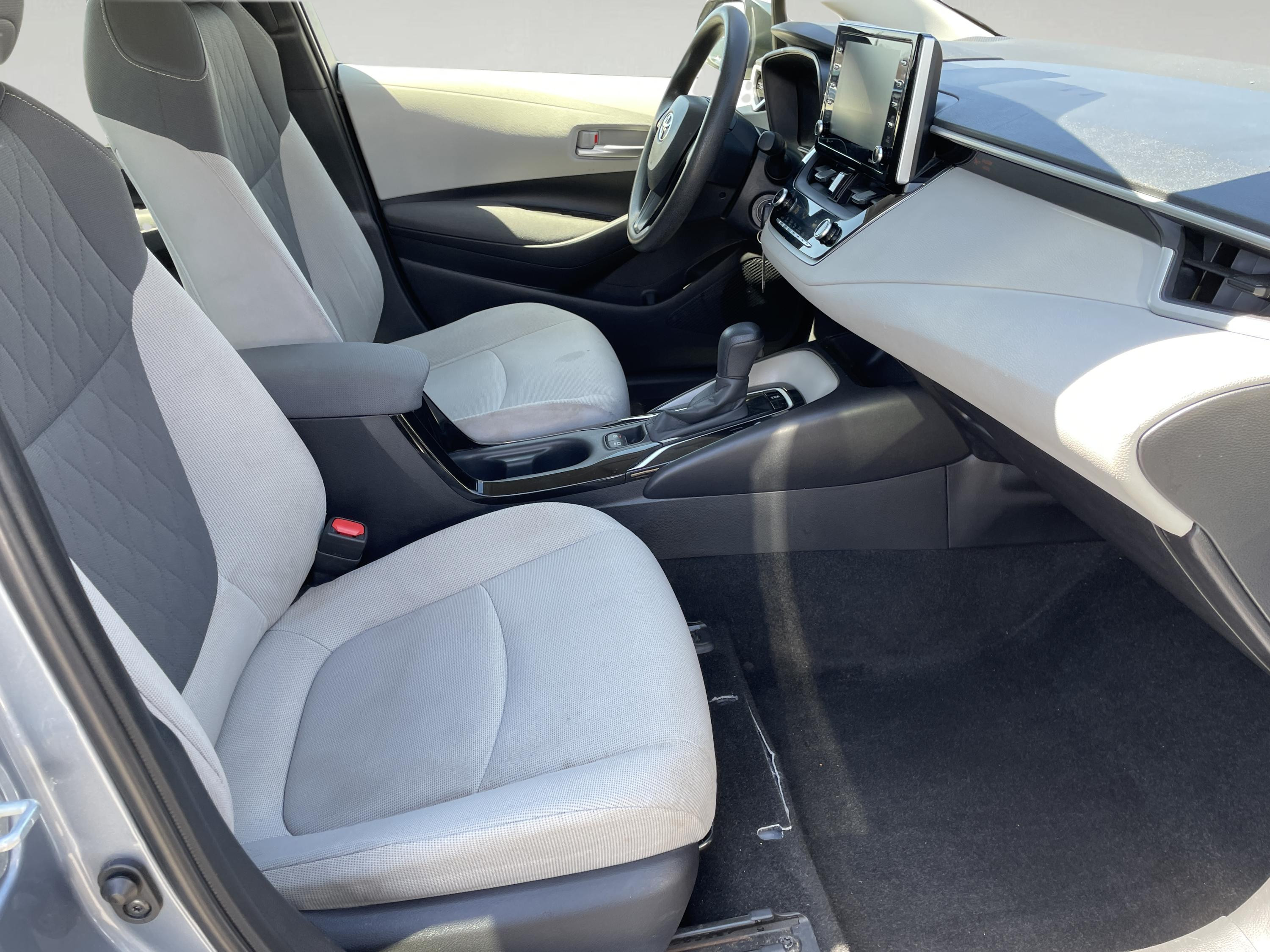 2021 Toyota Corolla LE photo 10