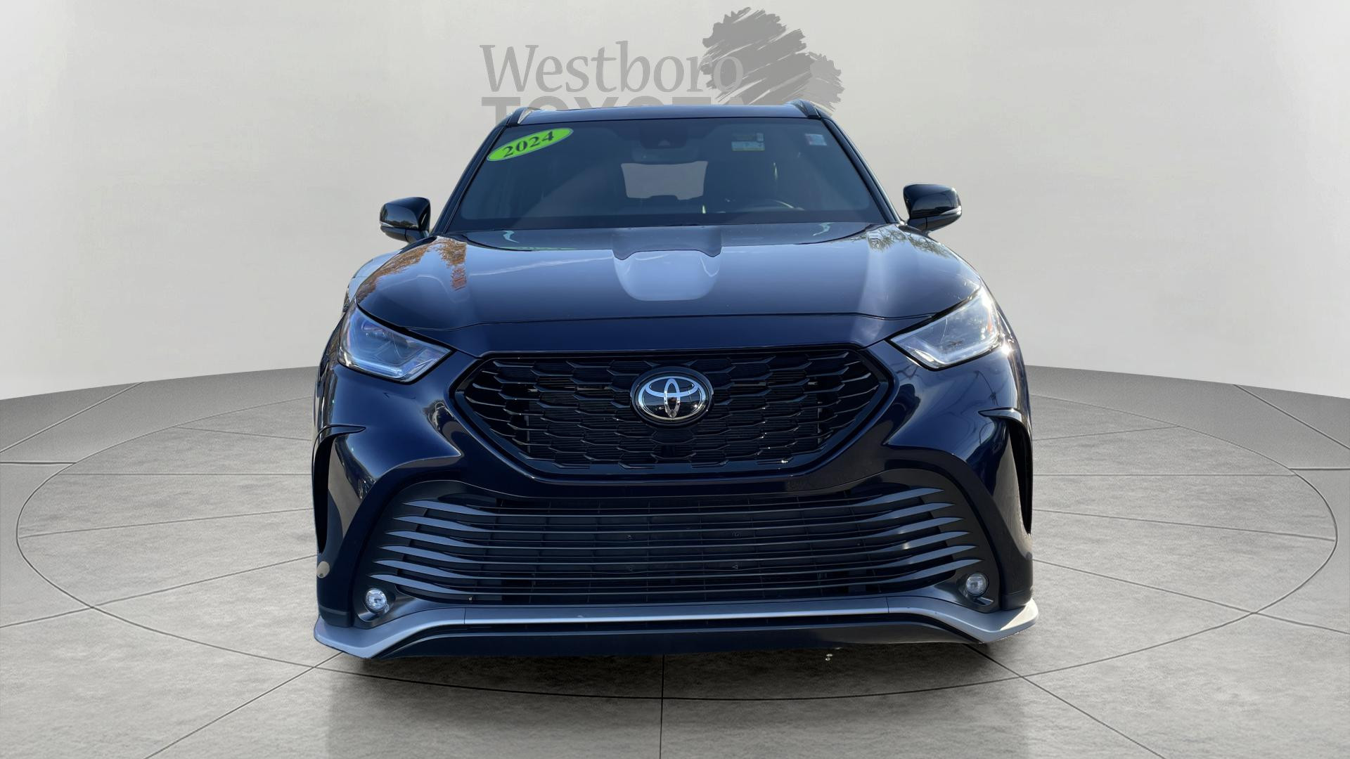 2024 Toyota Highlander XSE photo 2