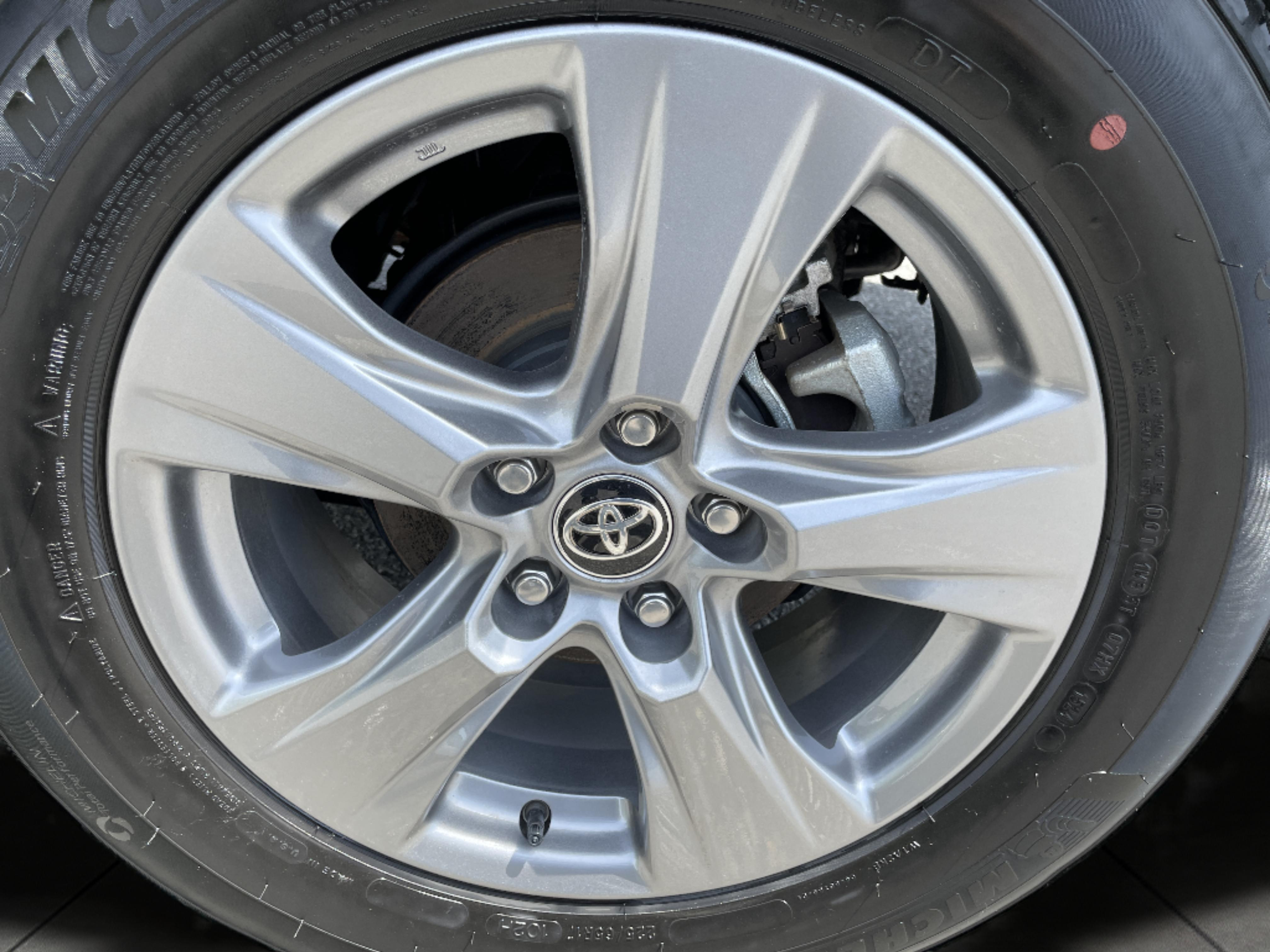 2024 Toyota RAV4 XLE photo 10