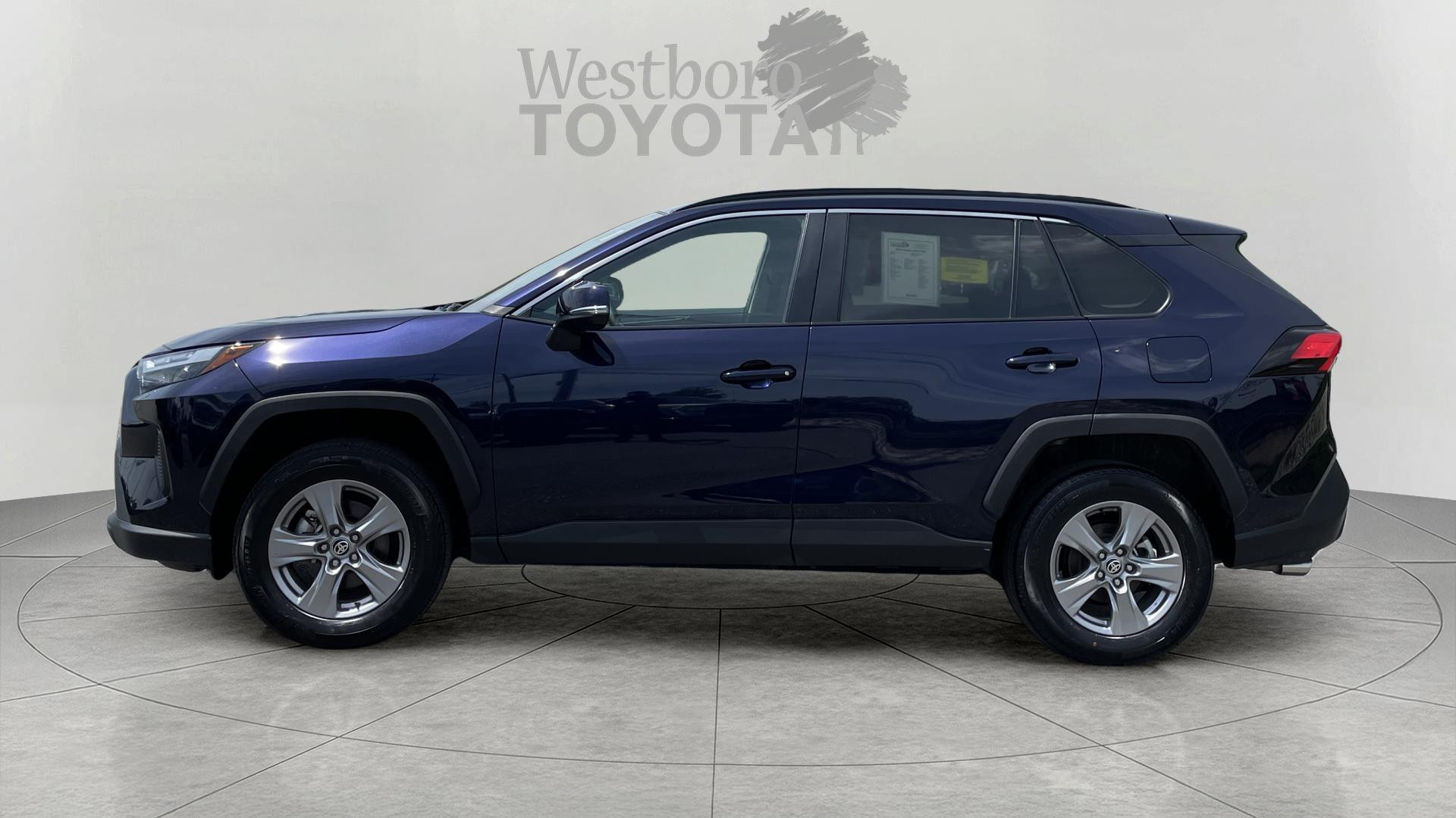 2024 Toyota RAV4 XLE photo 3