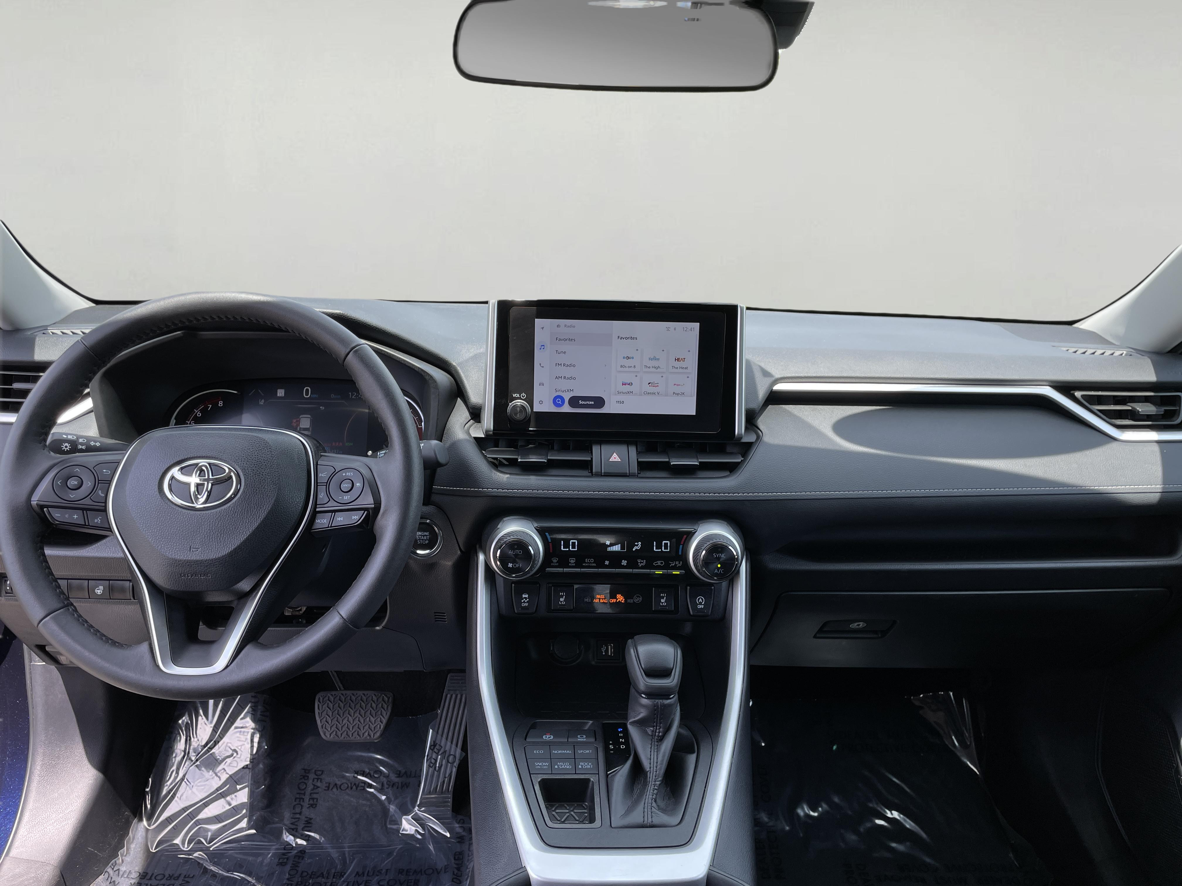 2024 Toyota RAV4 XLE photo 9