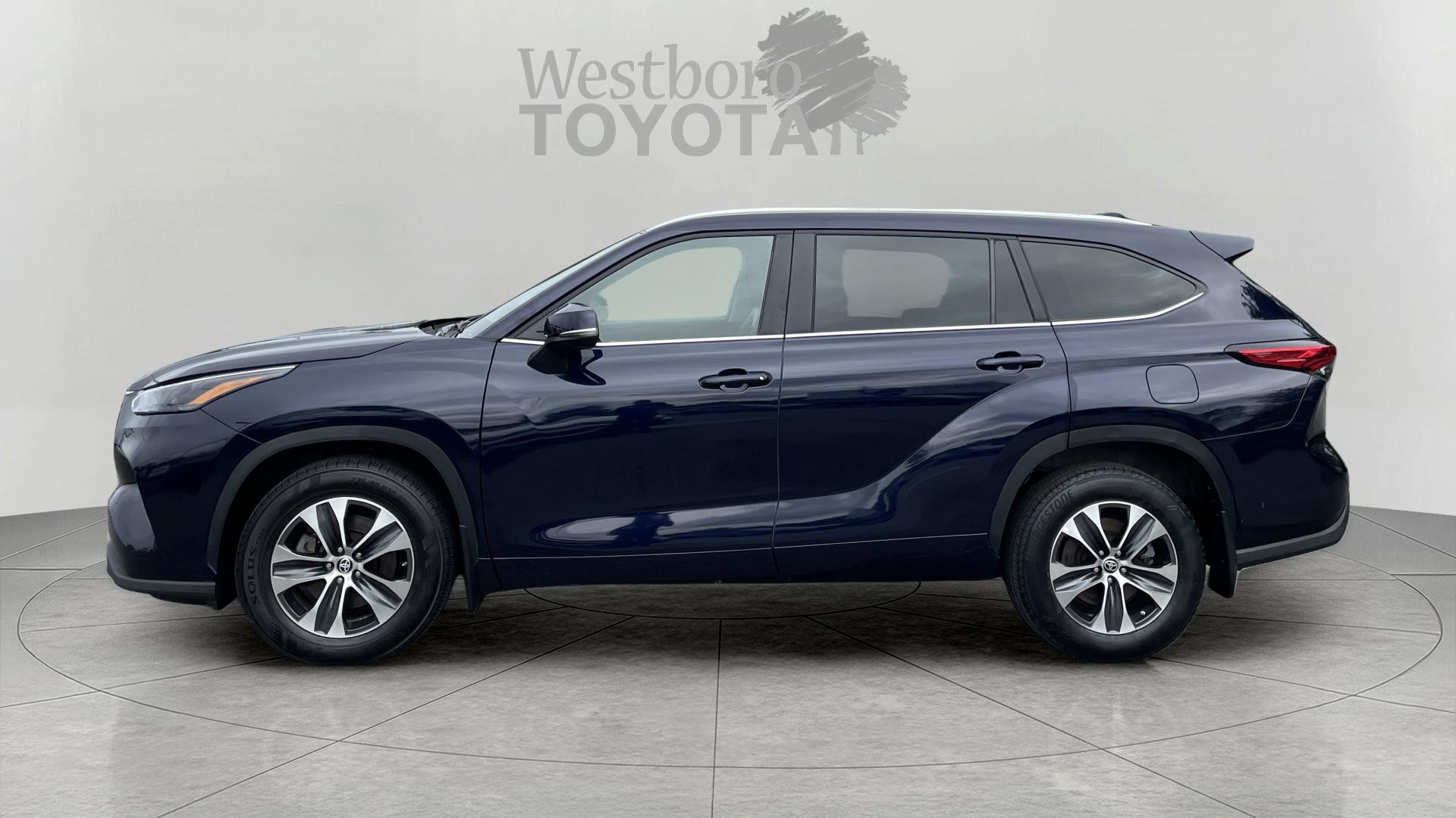 2023 Toyota Highlander XLE photo 4