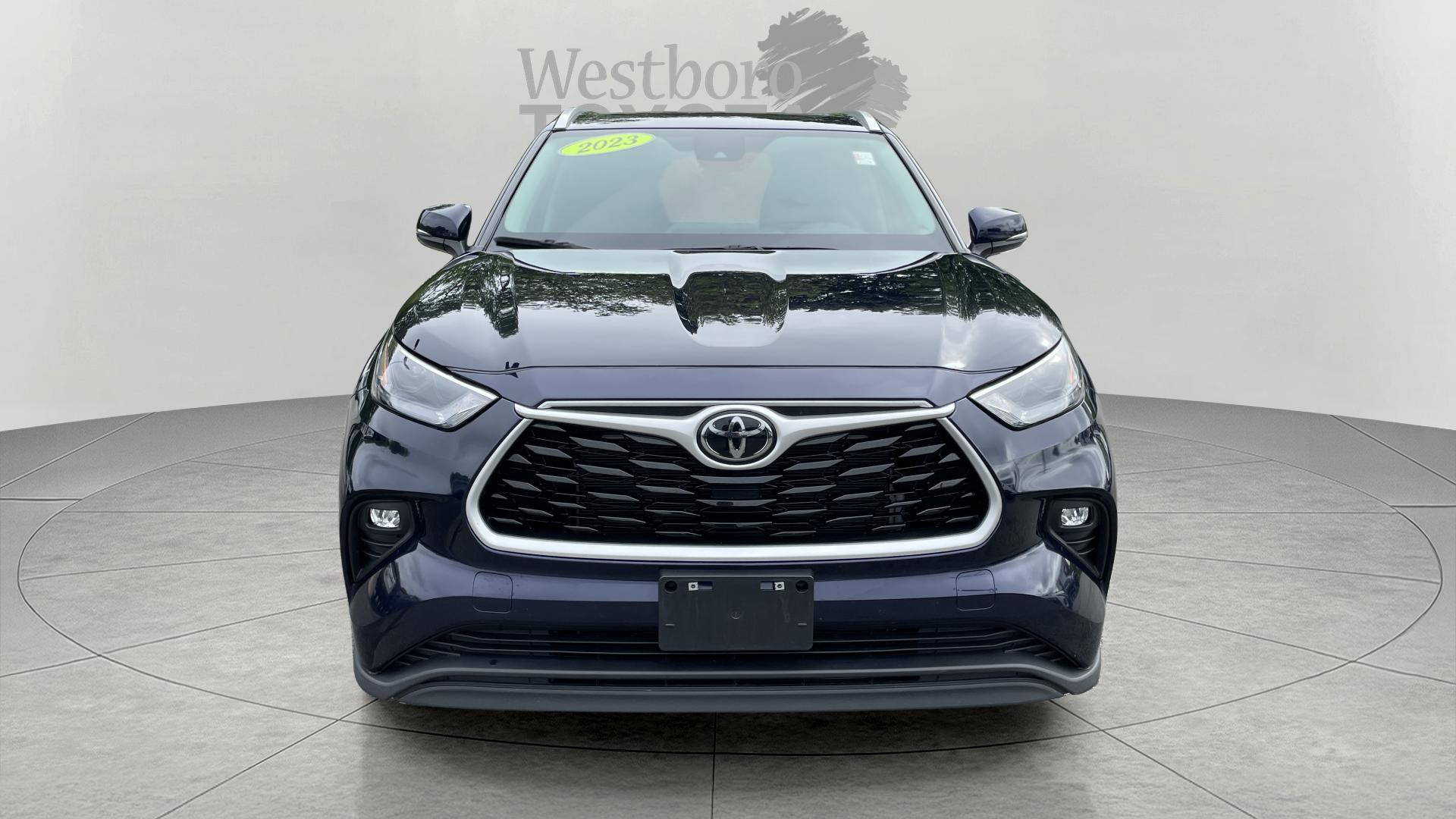 2023 Toyota Highlander XLE photo 2