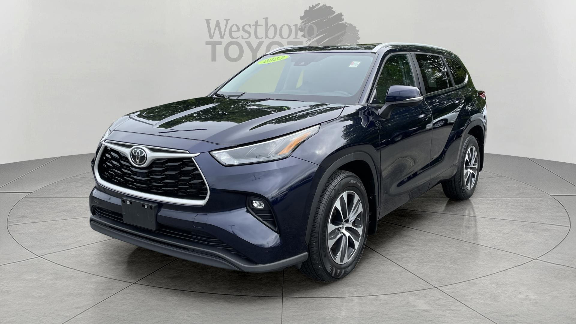 2023 Toyota Highlander XLE photo 3