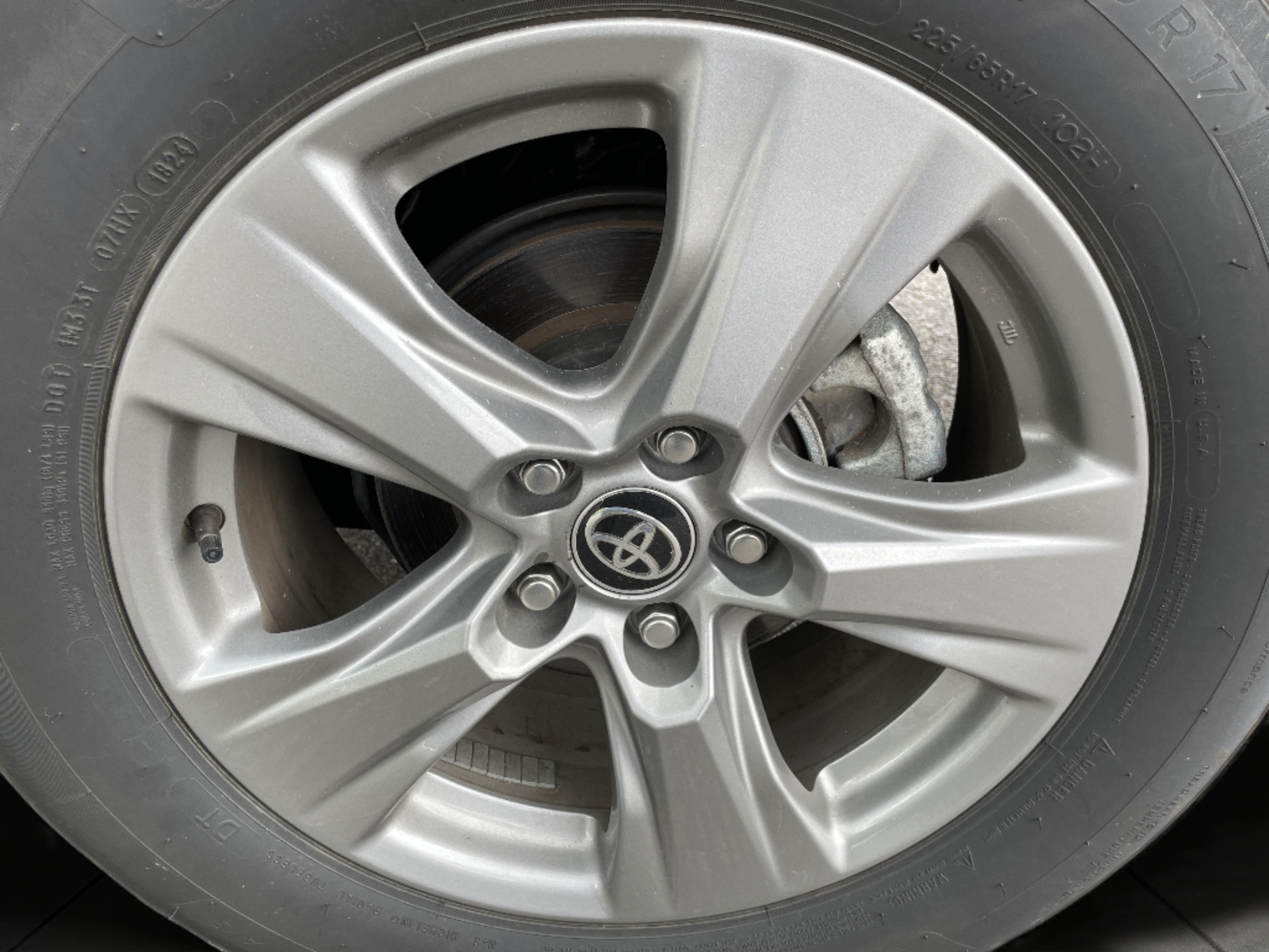 2024 Toyota RAV4 XLE photo 12