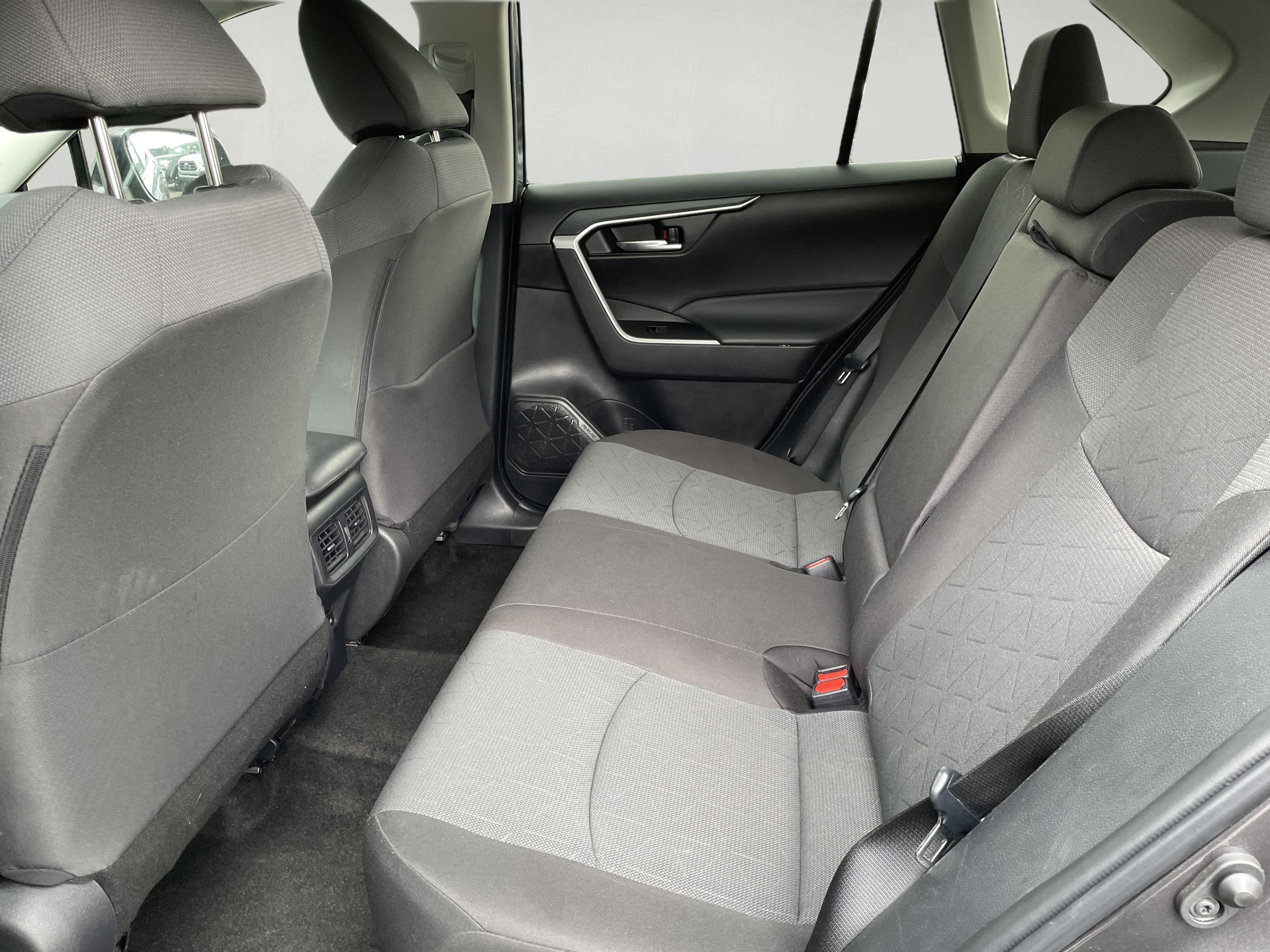 2024 Toyota RAV4 XLE photo 10