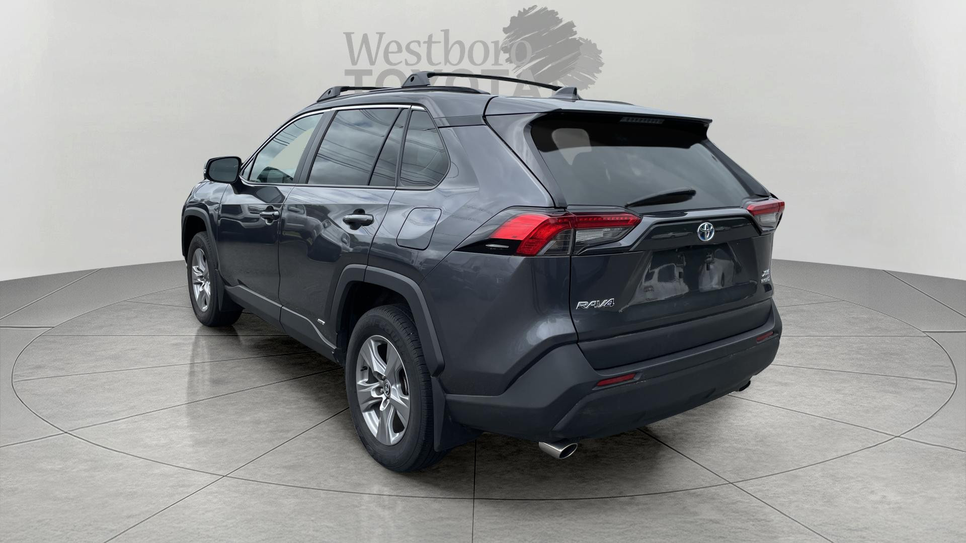 2023 Toyota RAV4 XLE photo 3