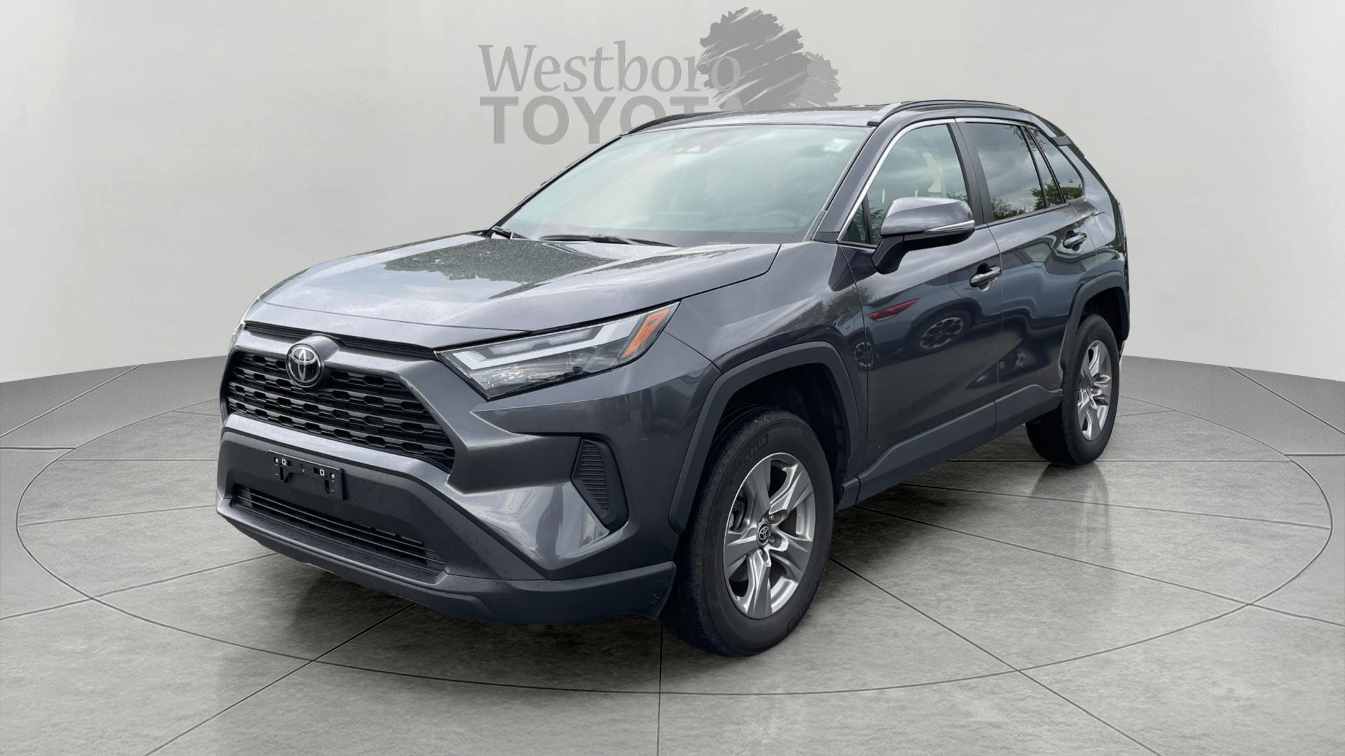 2024 Toyota RAV4 XLE photo 3