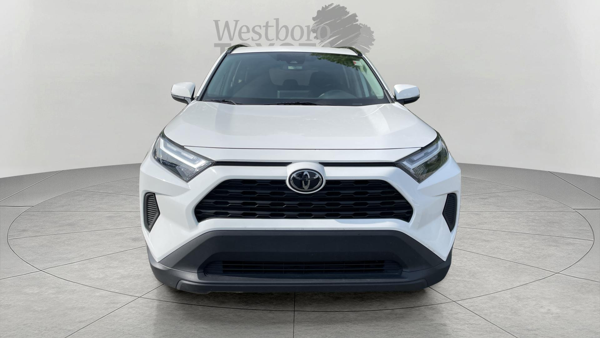 2024 Toyota RAV4 XLE photo 2