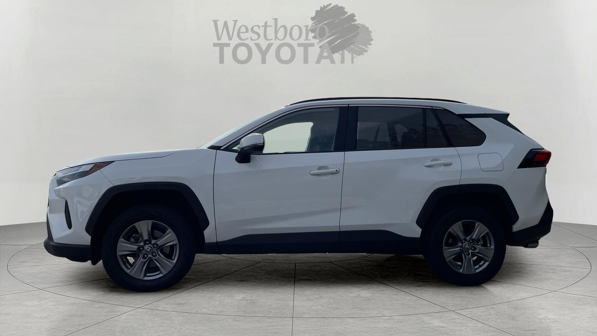 2024 Toyota RAV4 XLE photo 4